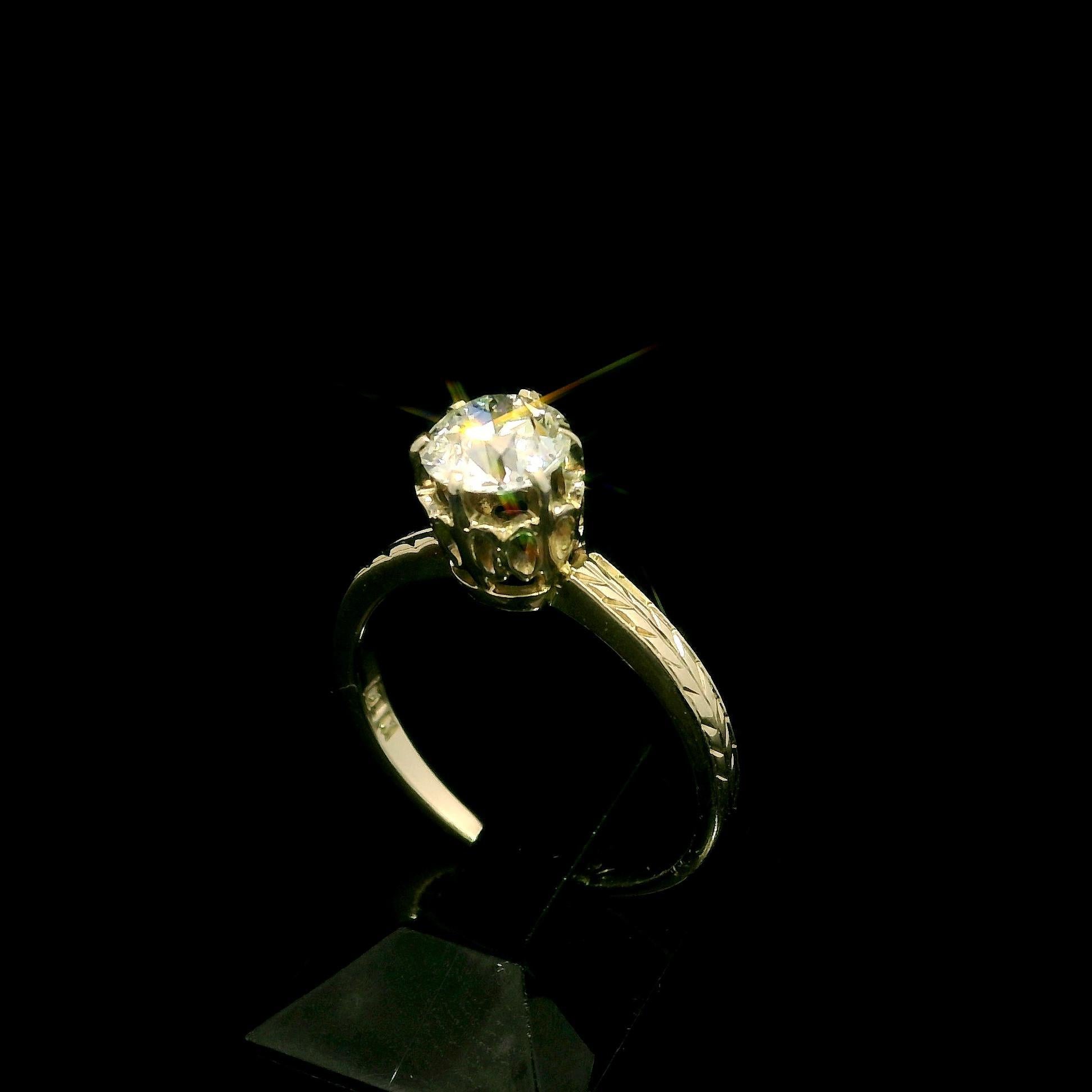 -A. Stone
(1) Diamante naturale autentico - Vecchio taglio europeo - Incastonatura a 6 punte - Colore I - Purezza VS2 - 5,5 mm (circa) - 0,72 carati (circa)

Materiale: oro bianco 14k 
Peso: 1,92 grammi
Misura dell'anello: 4.5 (adattato al dito,