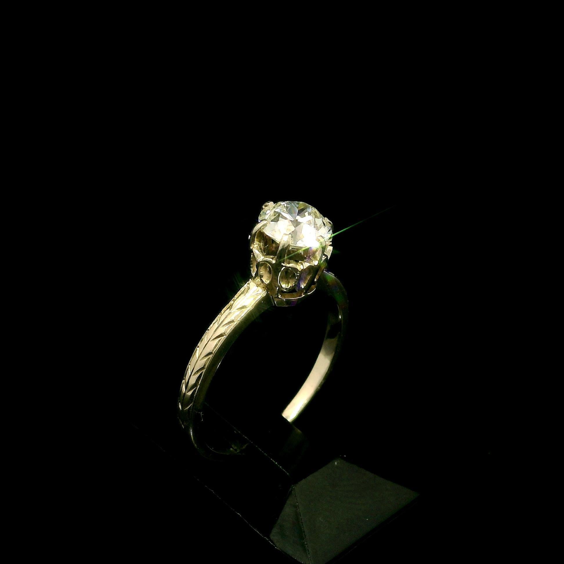 Anello solitario con diamante europeo antico Art Deco in oro bianco 14k 0,72ct in vendita 1