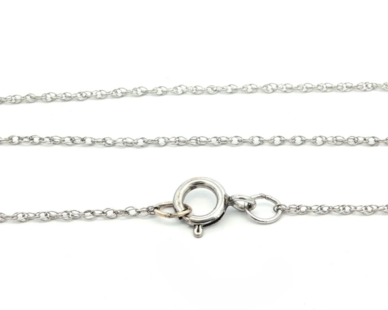 --Pietre: --
(1) Vetro Canfora - Taglio rettangolare con angoli tagliati - Set di punte - Colore bianco traslucido - 25,20 x 18,35 mm (circa)
(1) Diamante genuino Nature - Taglio Antico - Pave Set - Bel diamante Brilliante Bianco

Materiale: