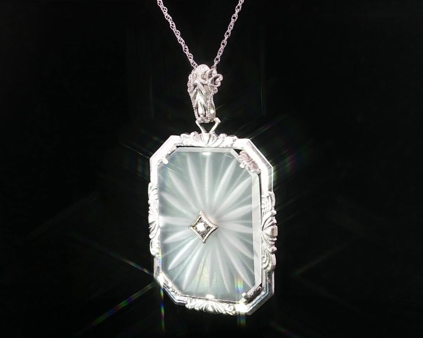 Donna Collana con ciondolo a filigrana in vetro canforato in oro bianco 14k. in vendita