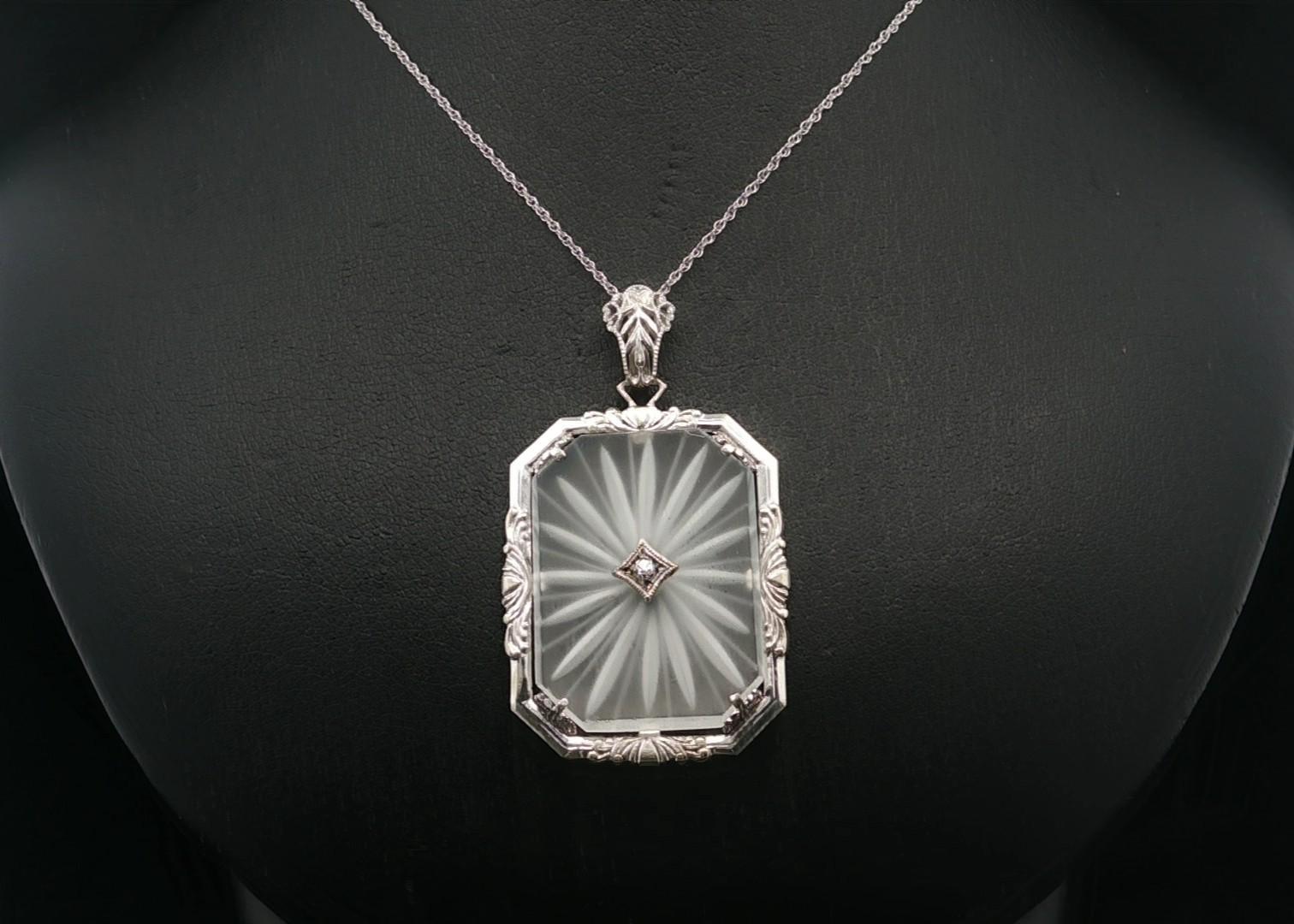 Collana con ciondolo a filigrana in vetro canforato in oro bianco 14k. in vendita 2