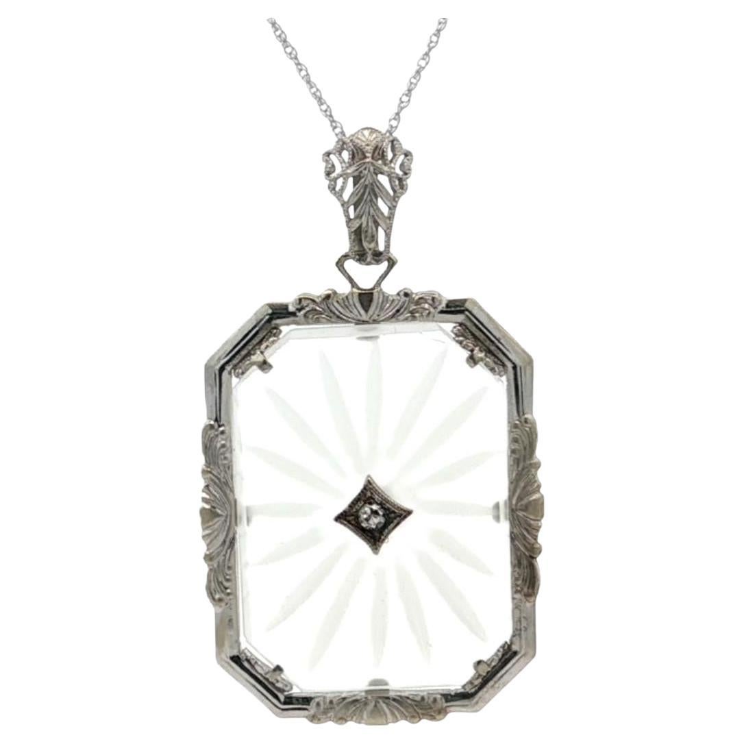 Collana con ciondolo a filigrana in vetro canforato in oro bianco 14k.