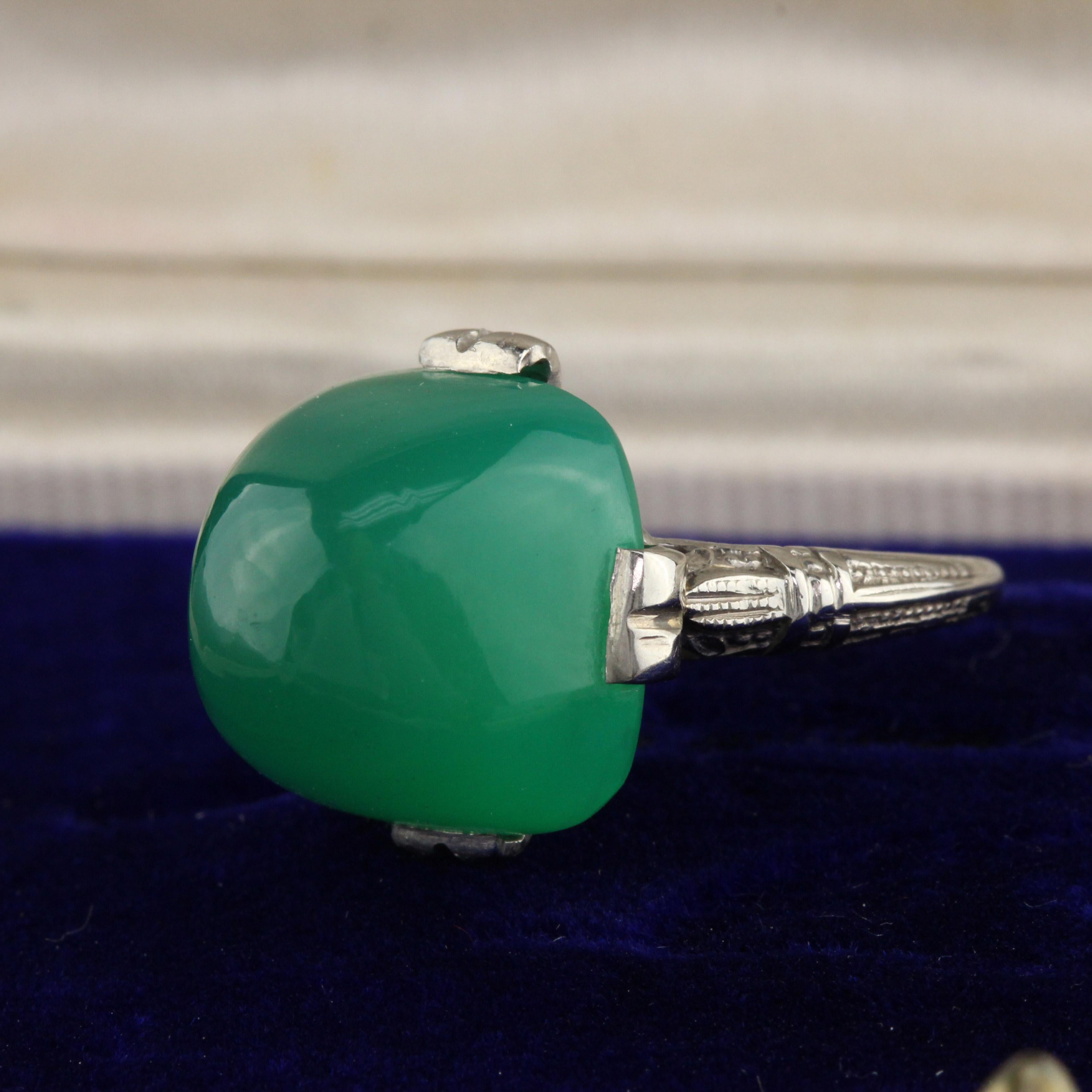 Antique Art Deco 14 Karat White Gold and Chrysoprase Cocktail Ring In Good Condition In Great Neck, NY