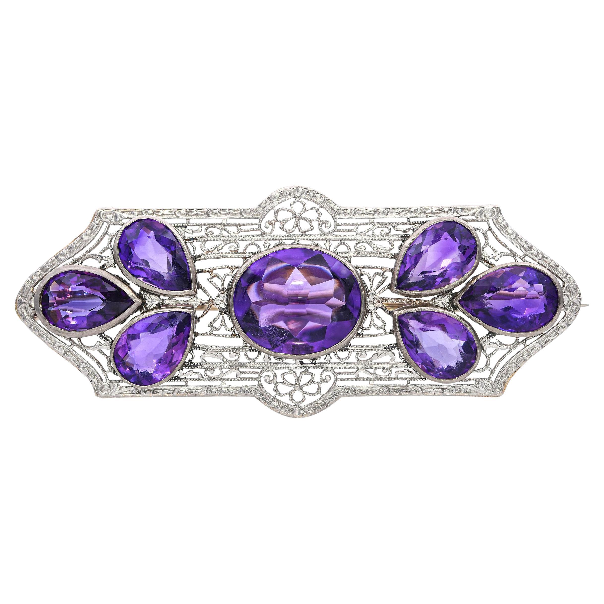 Antiguo broche Art Decó de oro blanco de 14k con filigrana de amatista