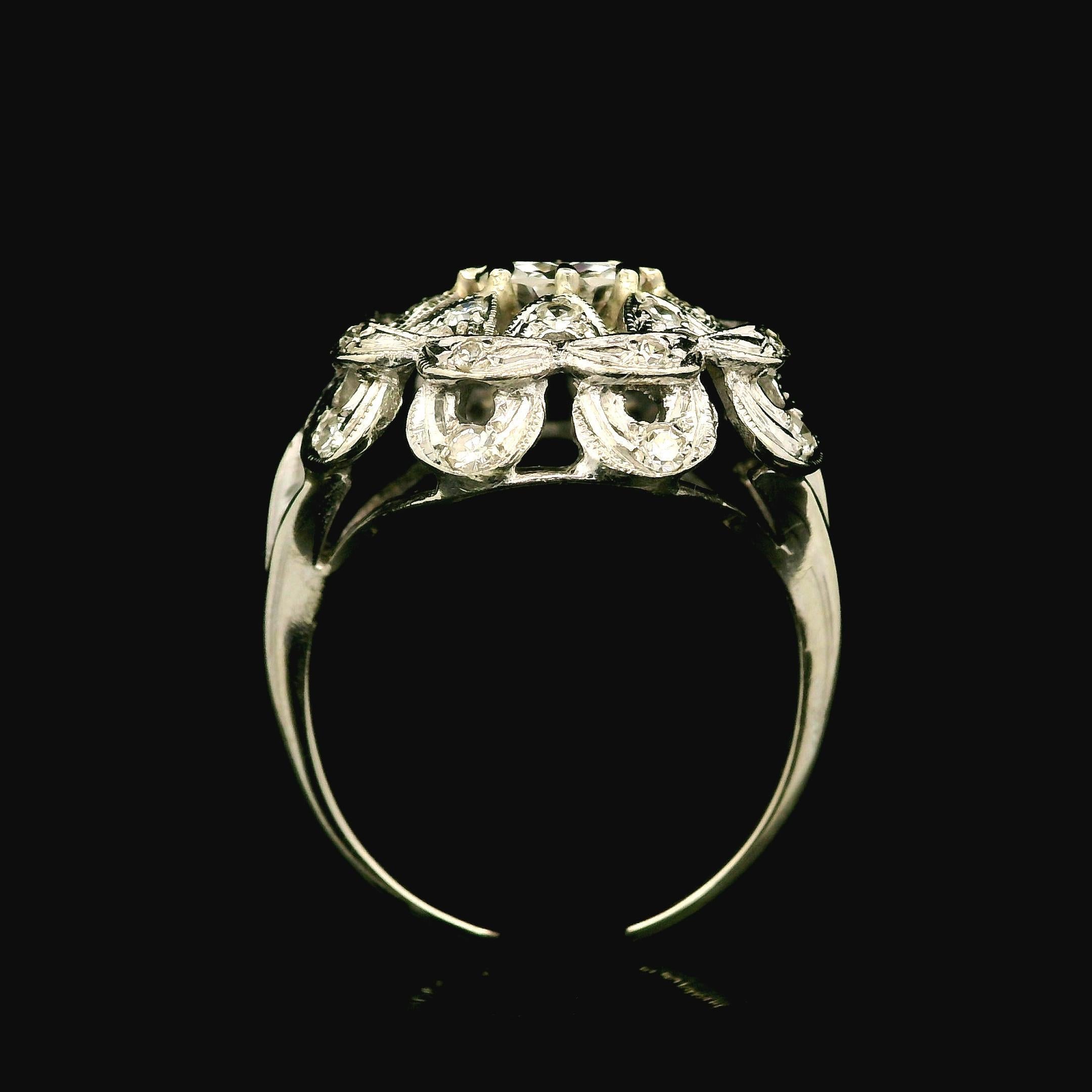 --Piedra(s):--
(1) Diamante auténtico natural - Talla europea antigua - Engastado - Color F - Claridad VS1 - 0,82ct (exacto - certificado)
*Ver detalles de la certificación más abajo*.
(24) Diamantes auténticos naturales - Talla única antigua -