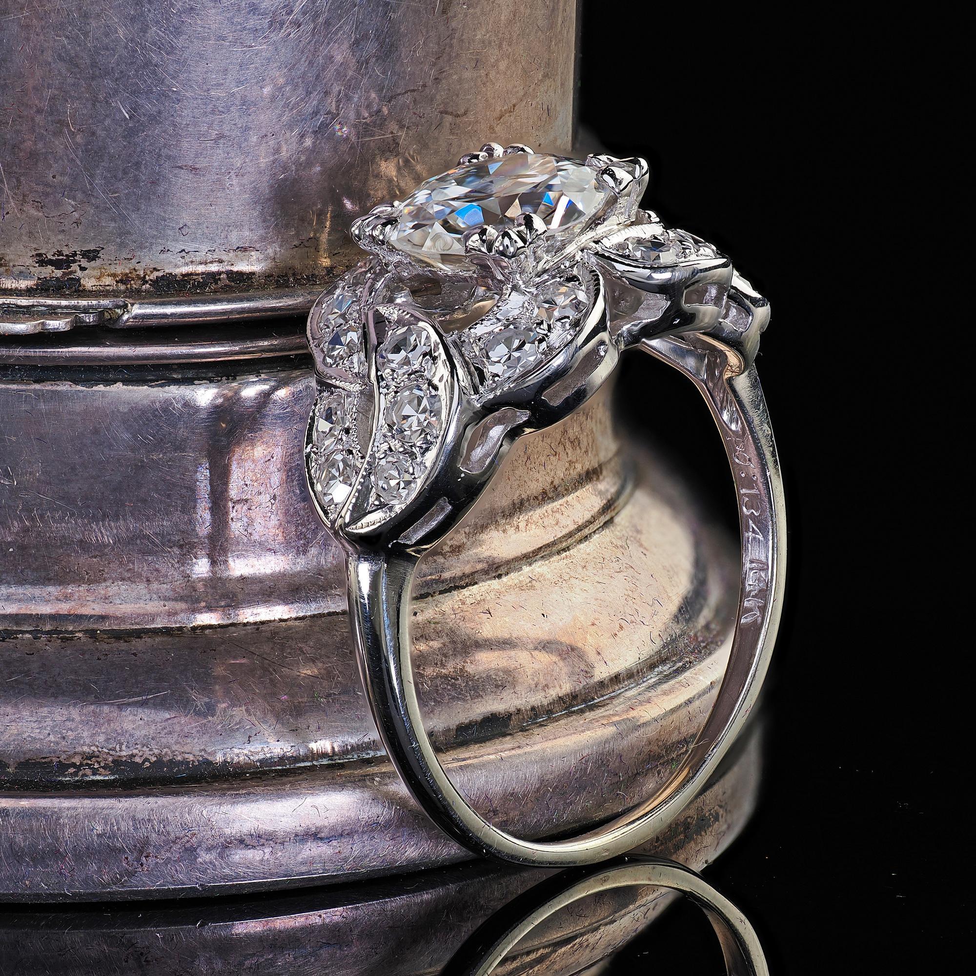 Taille ronde Bague de fiançailles Art déco ancienne en or blanc 14 carats avec diamants taille ancienne - GIA en vente