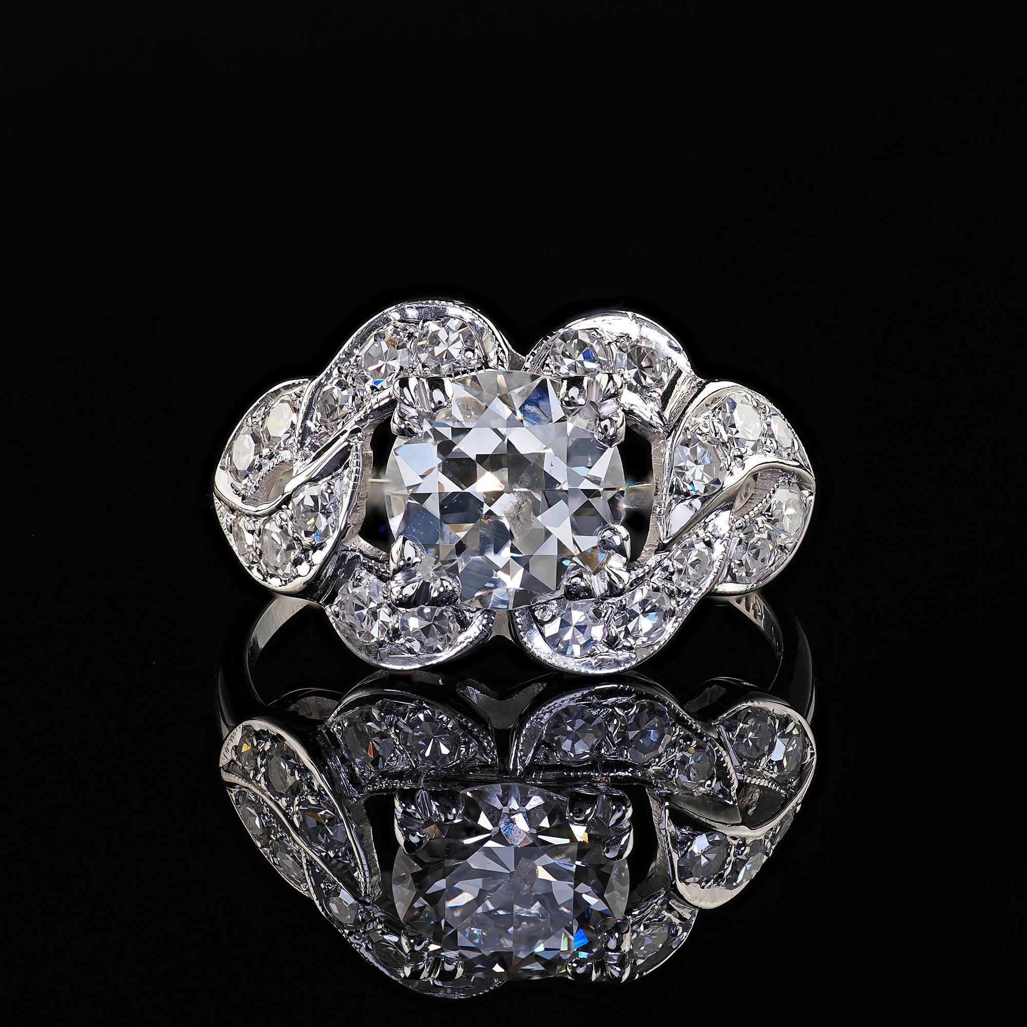 Bague de fiançailles Art déco ancienne en or blanc 14 carats avec diamants taille ancienne - GIA en vente 2
