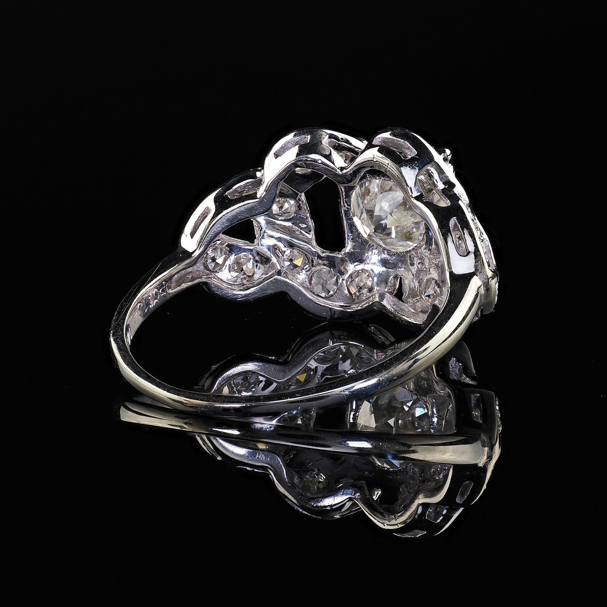 Bague de fiançailles Art déco ancienne en or blanc 14 carats avec diamants taille ancienne - GIA en vente 3