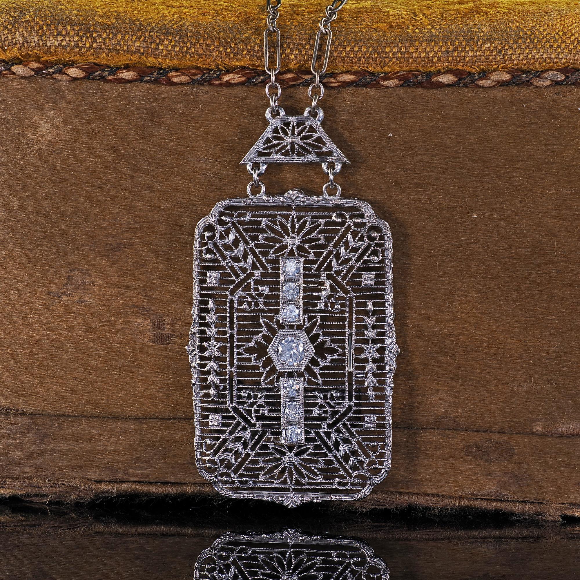 Taille vieille Europe Antique Art Deco 14K White Gold Old Euro Diamond Filigree Pendant Necklace en vente