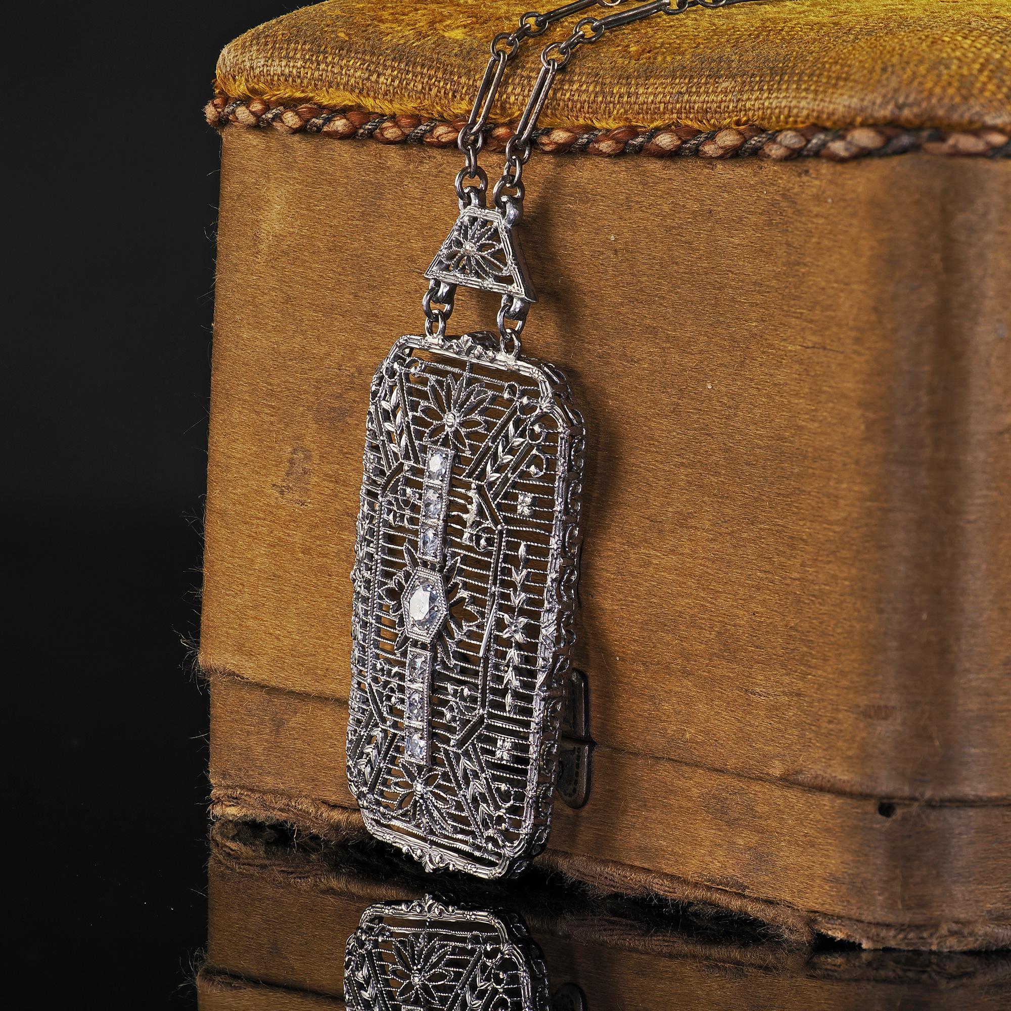 Antique Art Deco 14K White Gold Old Euro Diamond Filigree Pendant Necklace Bon état - En vente à Great Neck, NY