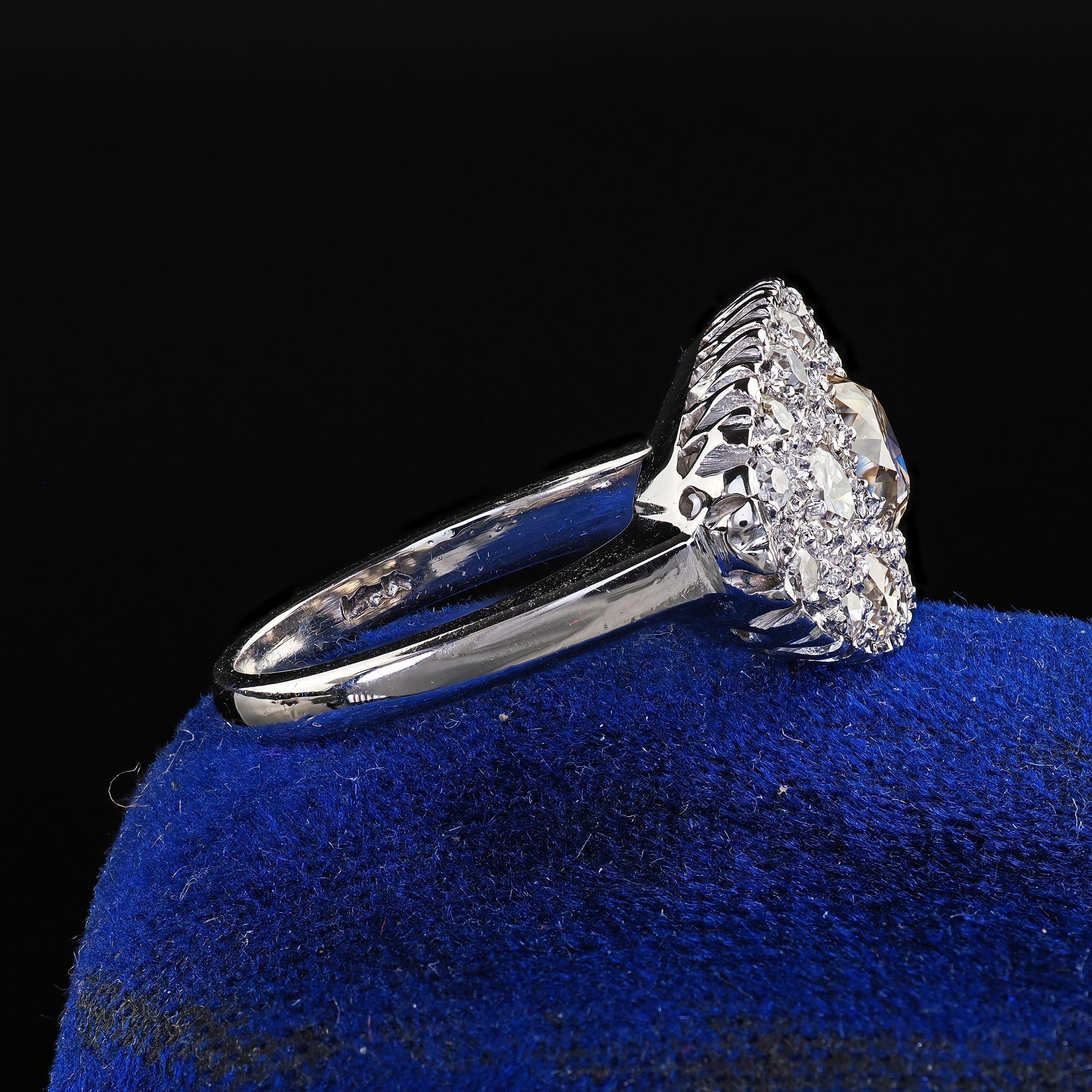 Antiker Art Deco 14K Weißgold Old European Diamond Cluster Saddle Ring (Alteuropäischer Schliff) im Angebot