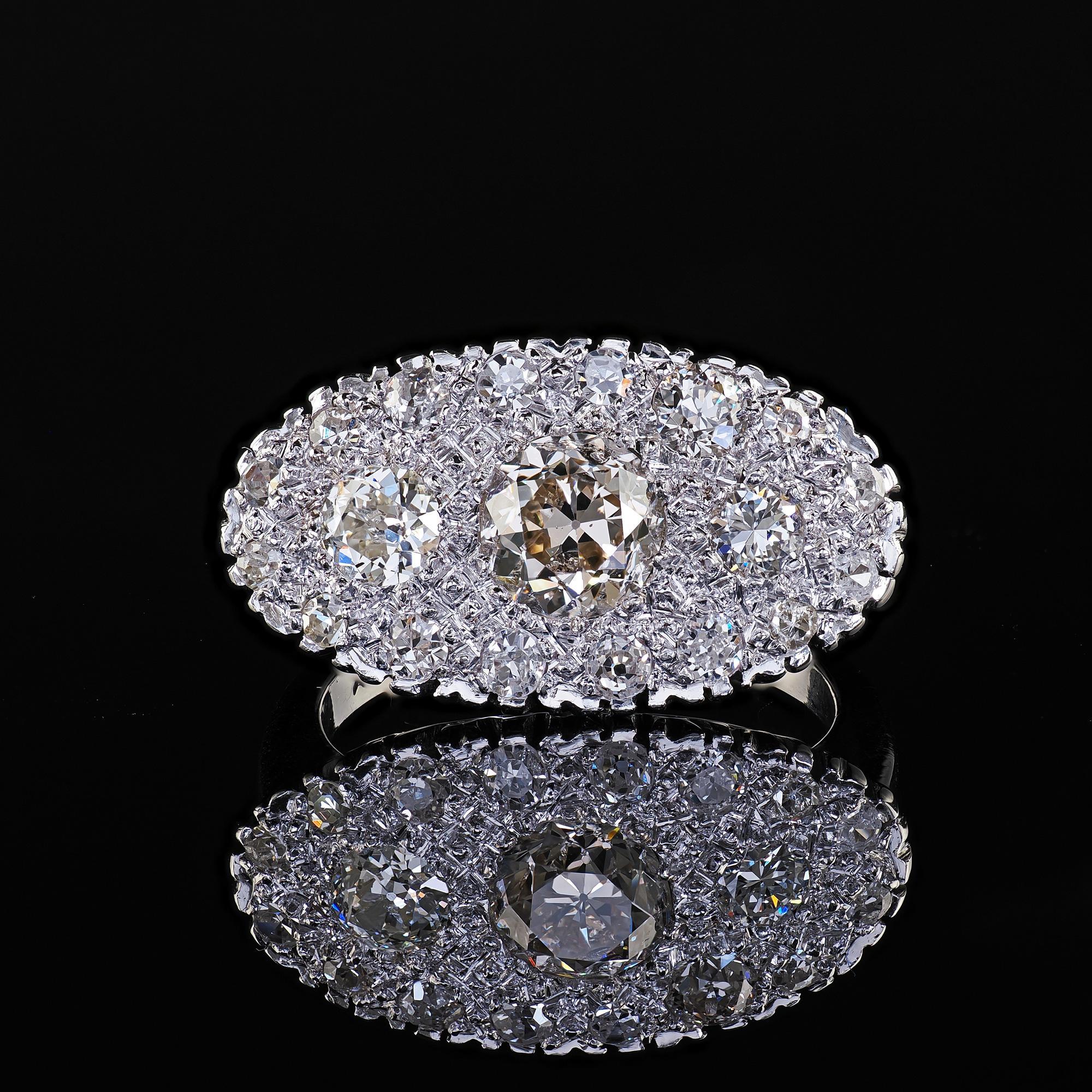 Antiker Art Deco 14K Weißgold Old European Diamond Cluster Saddle Ring im Angebot 1