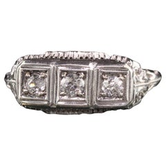 Antiker antiker Art Deco 14K Weißgold Alteuropäischer Diamant Drei Stein Ring