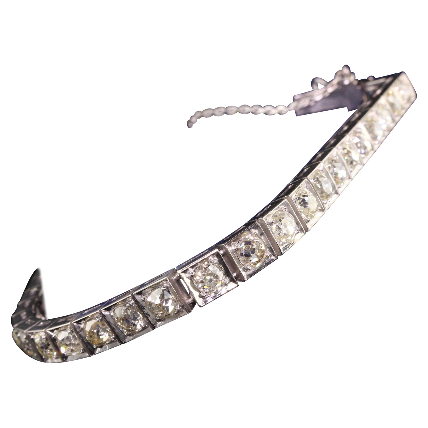 Bracelet ligne Art déco ancien en or blanc 14 carats avec diamants taille vieille mine en vente