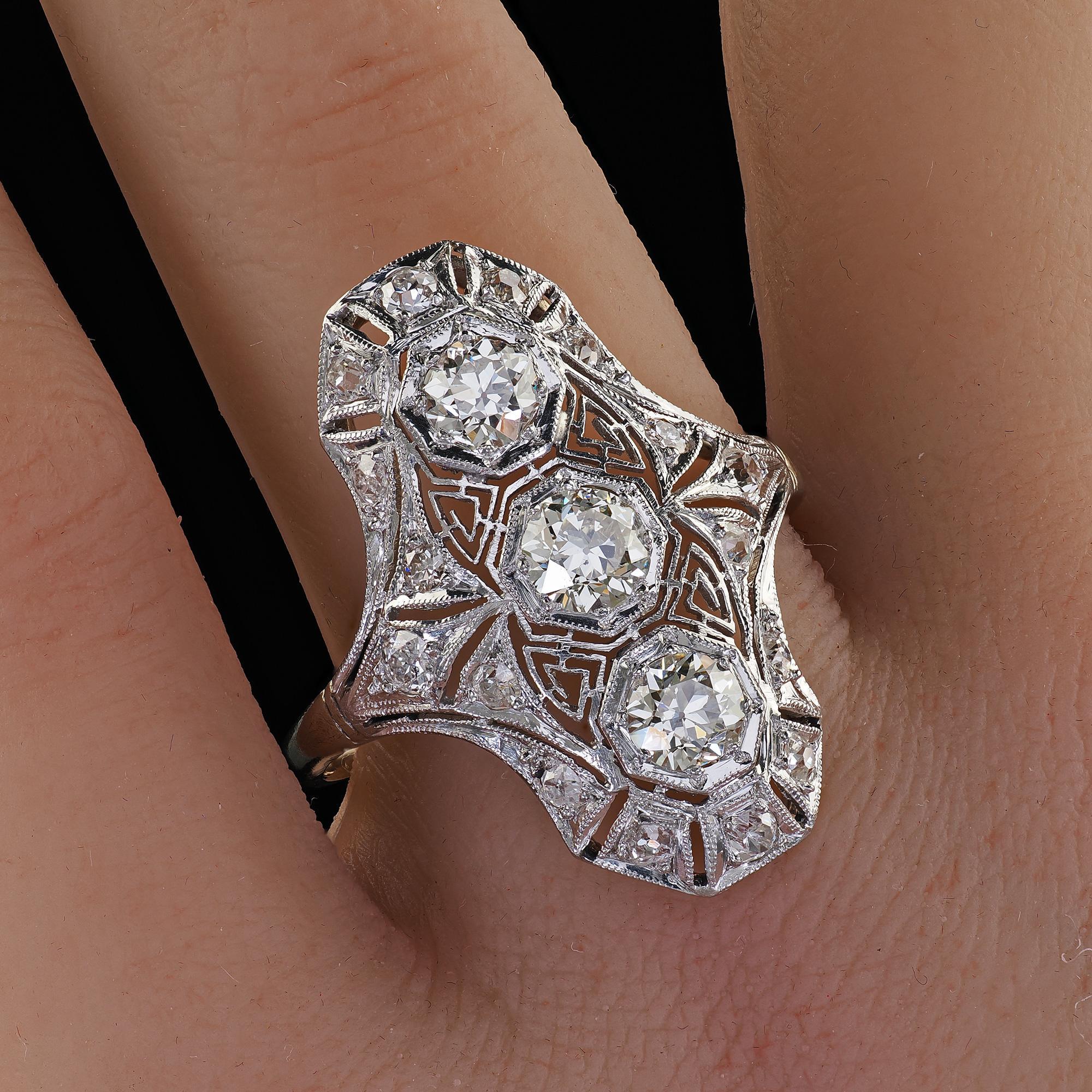 Anello antico Art Deco in oro bianco 14 carati e platino con diamante antico in filigrana e scudo in vendita 4
