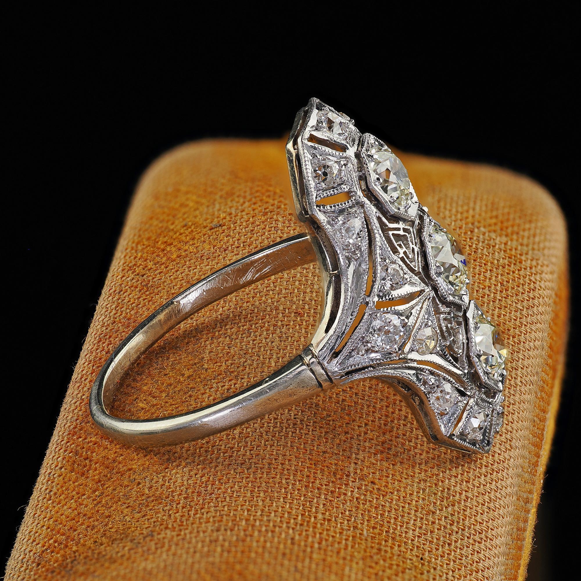 Taglio antico europeo Anello antico Art Deco in oro bianco 14 carati e platino con diamante antico in filigrana e scudo in vendita