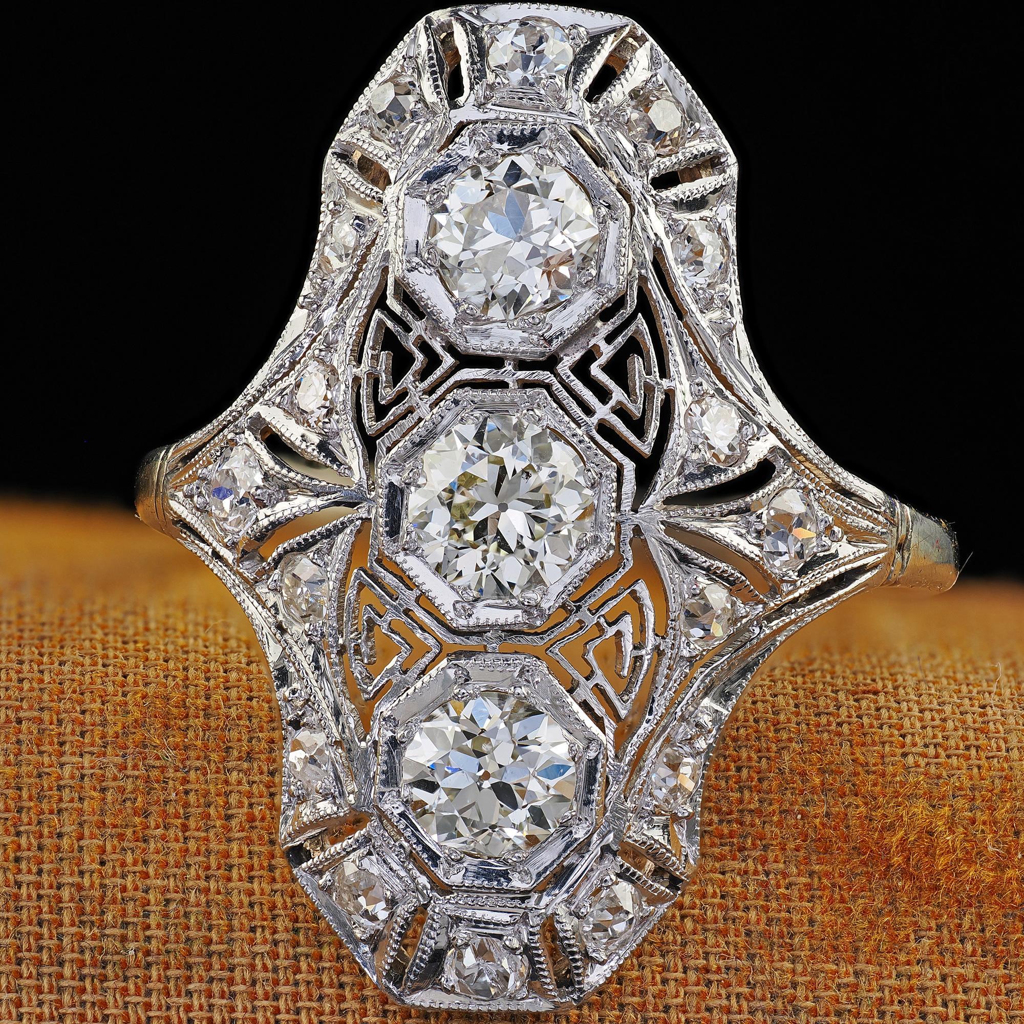 Donna Anello antico Art Deco in oro bianco 14 carati e platino con diamante antico in filigrana e scudo in vendita