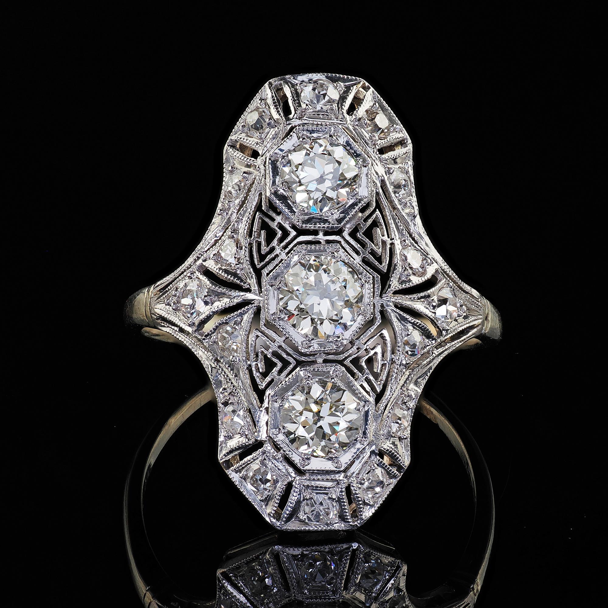 Anello antico Art Deco in oro bianco 14 carati e platino con diamante antico in filigrana e scudo in vendita 1