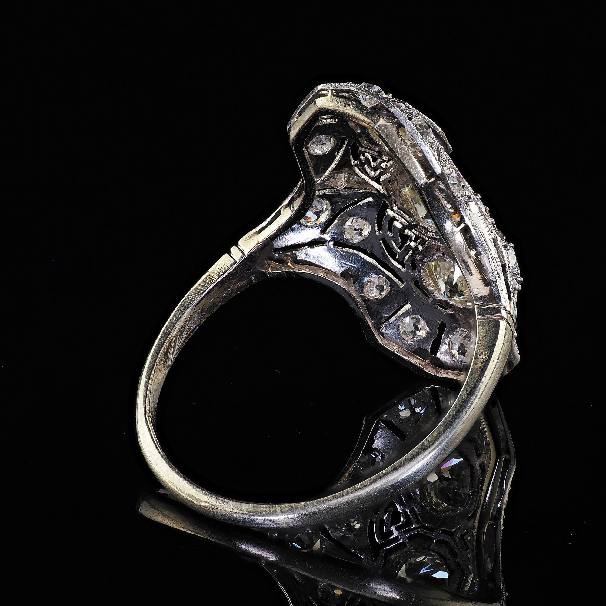 Anello antico Art Deco in oro bianco 14 carati e platino con diamante antico in filigrana e scudo in vendita 2
