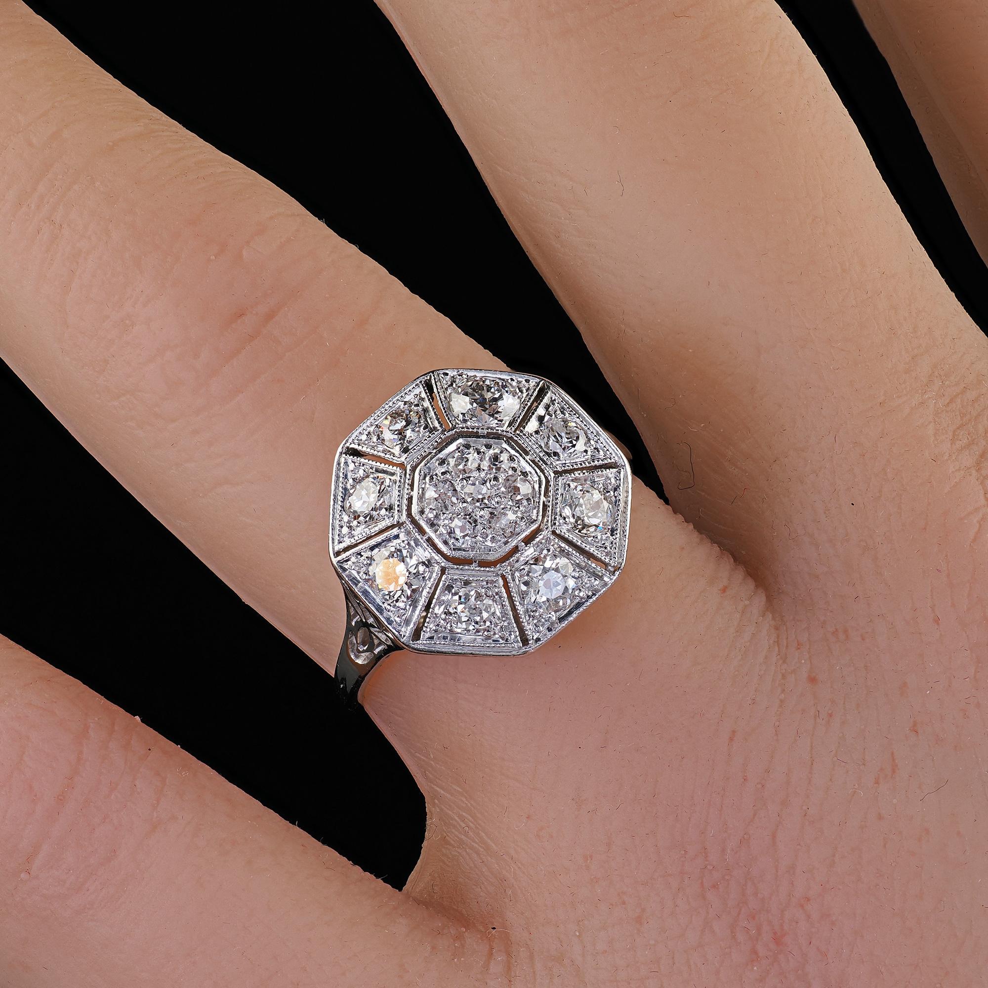 Anello antico Art Deco in oro bianco 14 carati e platino con diamanti ottagonali in vendita 4
