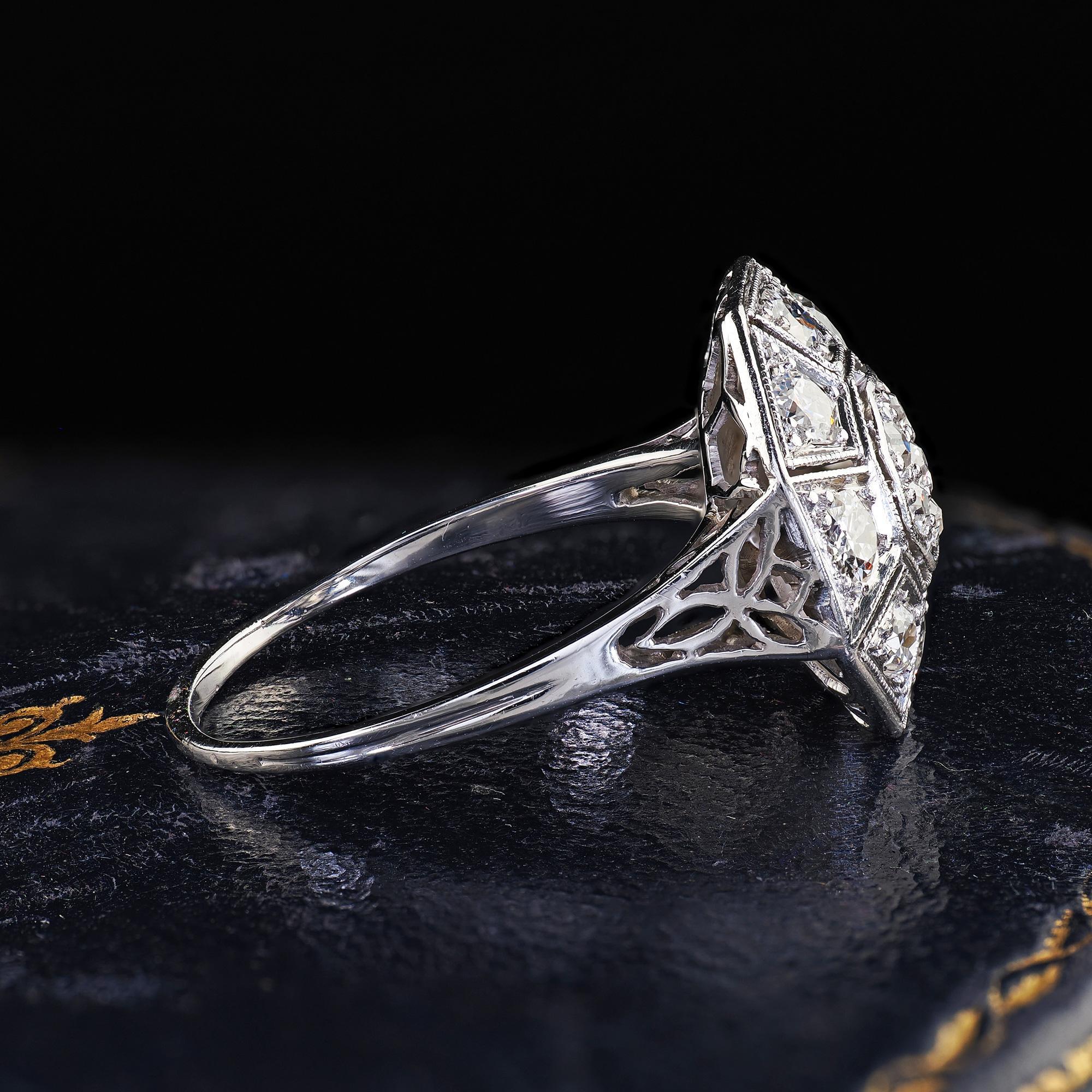 Taglio antico europeo Anello antico Art Deco in oro bianco 14 carati e platino con diamanti ottagonali in vendita