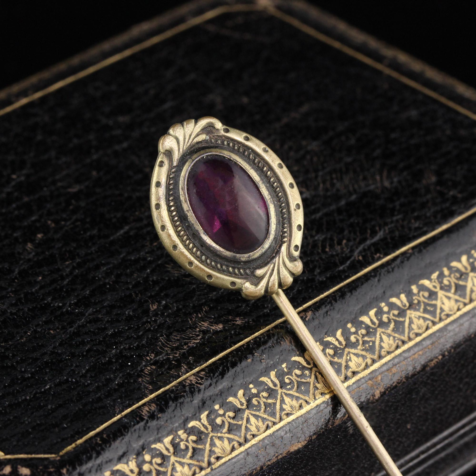 Vintage stick pin made from base metal with a purple center stone.

Metal: Base Metal 

Measurements: 21.13 x 15.63 mm
