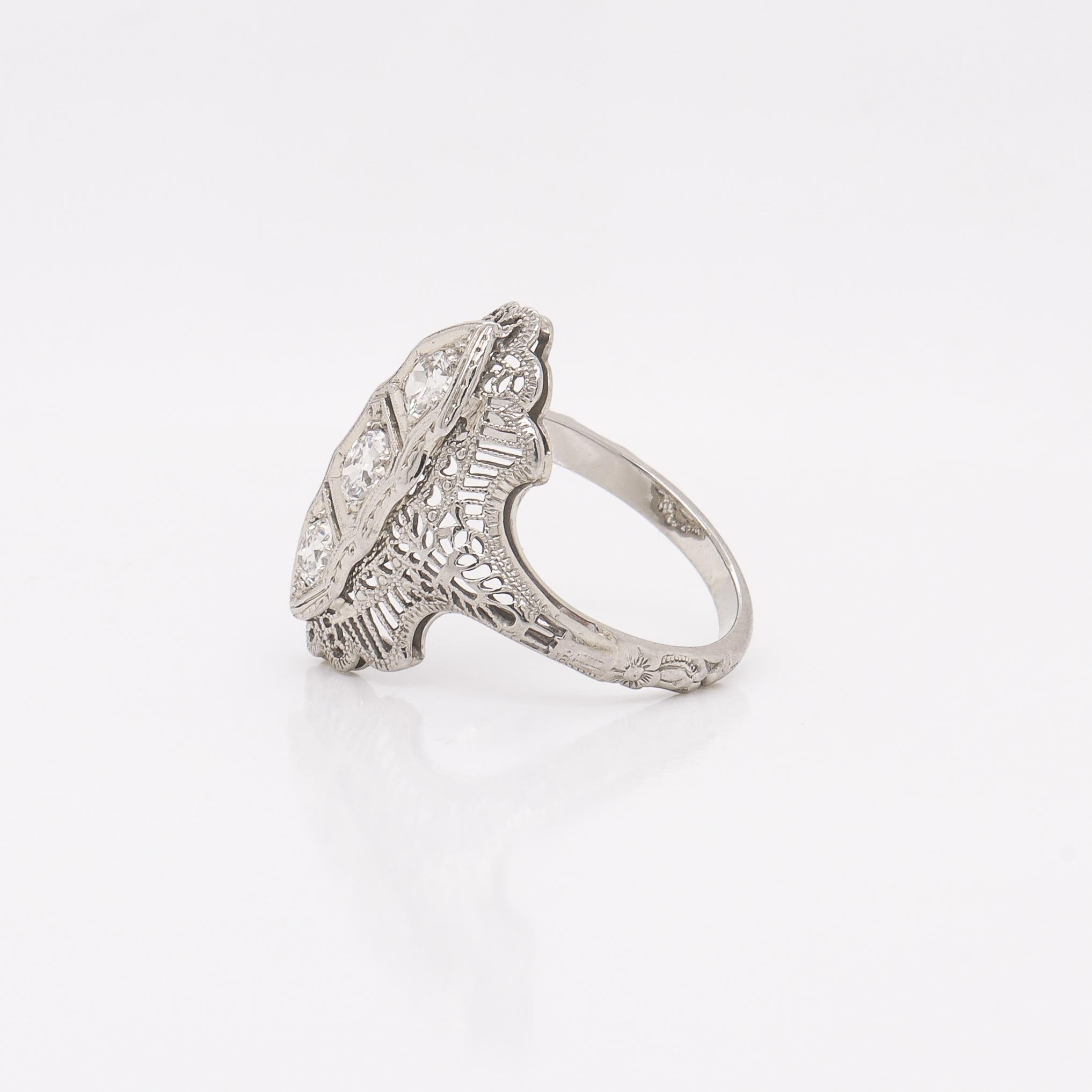 Antique Art Deco 14K White Gold & Three-Stone Diamond Filigree Ring For Sale 1