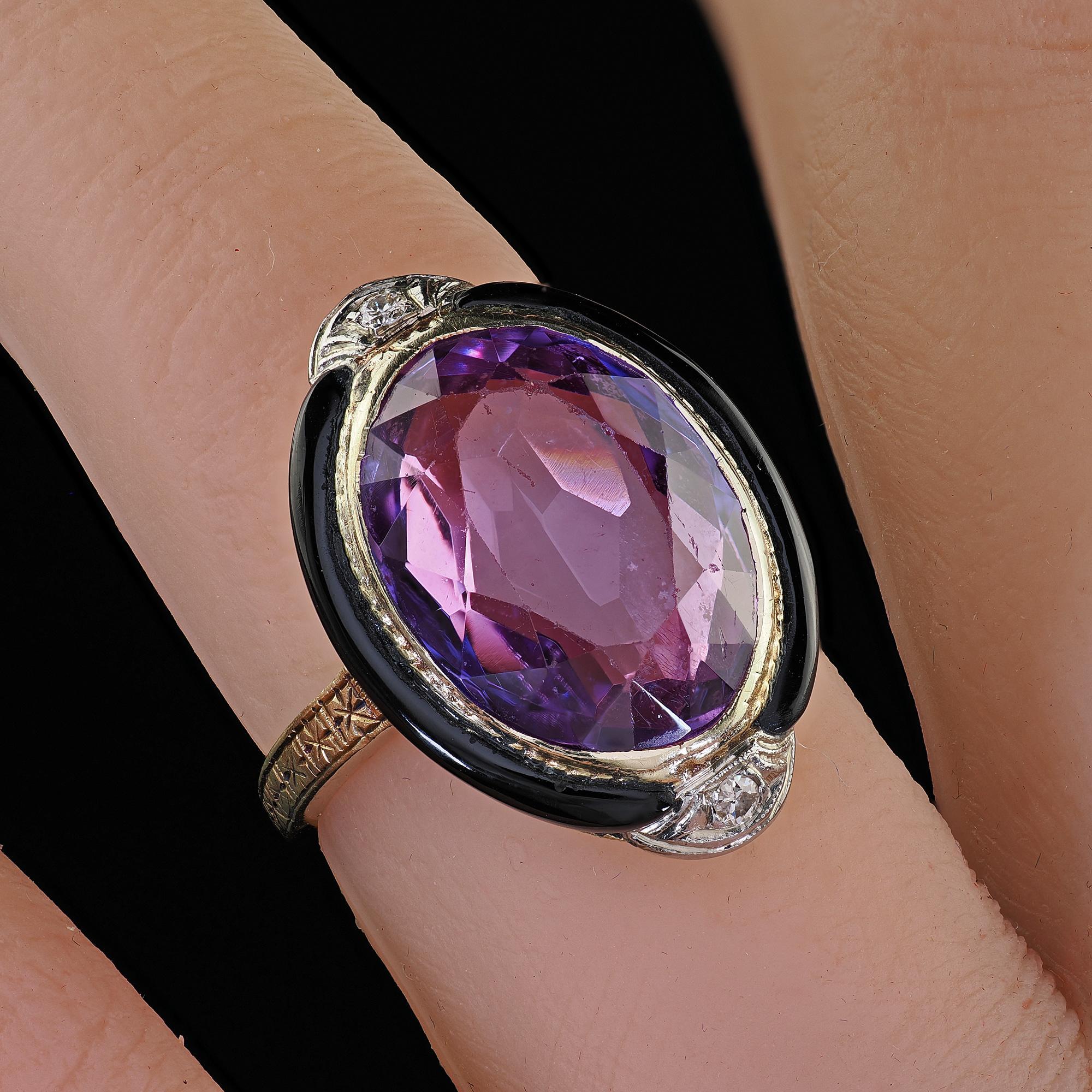 Bague cocktail Art déco ancienne gravée en or jaune 14 carats, améthyste et onyx en vente 5