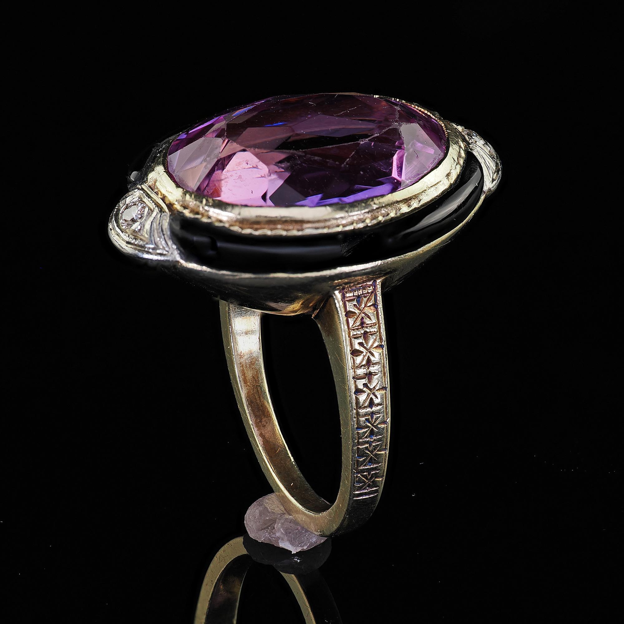 Bague cocktail Art déco ancienne gravée en or jaune 14 carats, améthyste et onyx en vente 4