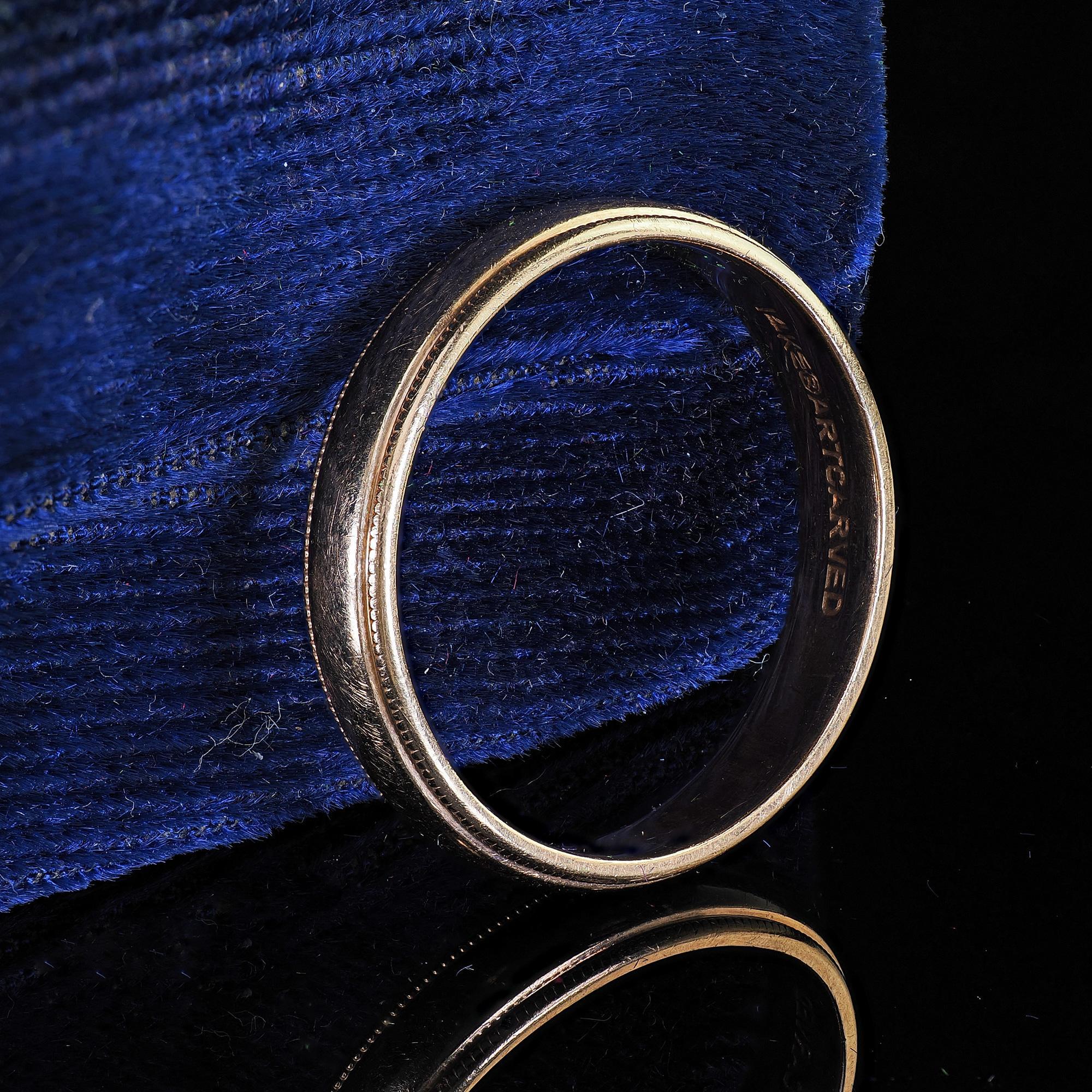 Antike Art Deco 14K Gelbgold Art Carved Hochzeit Band - Größe 7 1/4 (Art déco) im Angebot