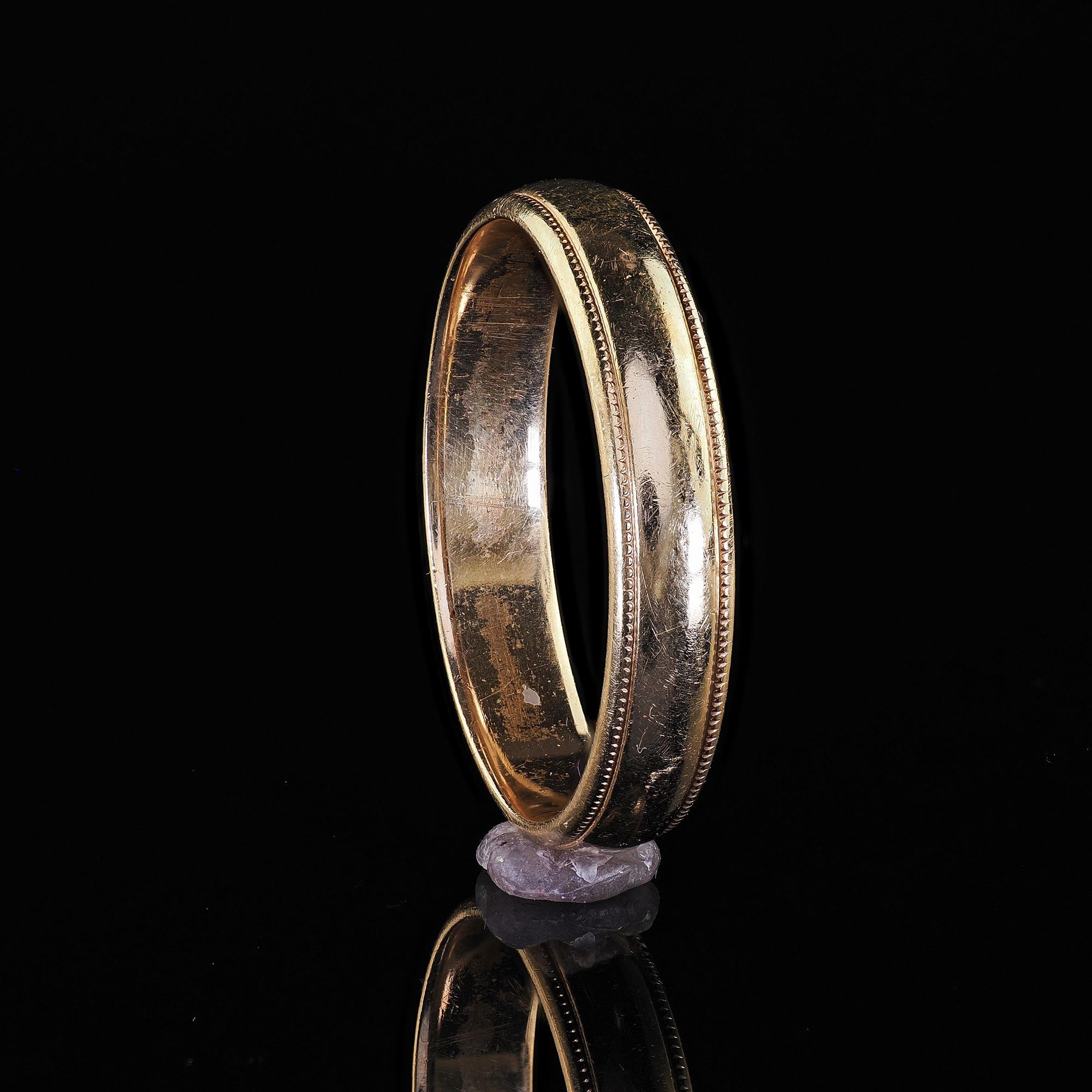Antike Art Deco 14K Gelbgold Art Carved Hochzeit Band - Größe 7 1/4 im Angebot 1