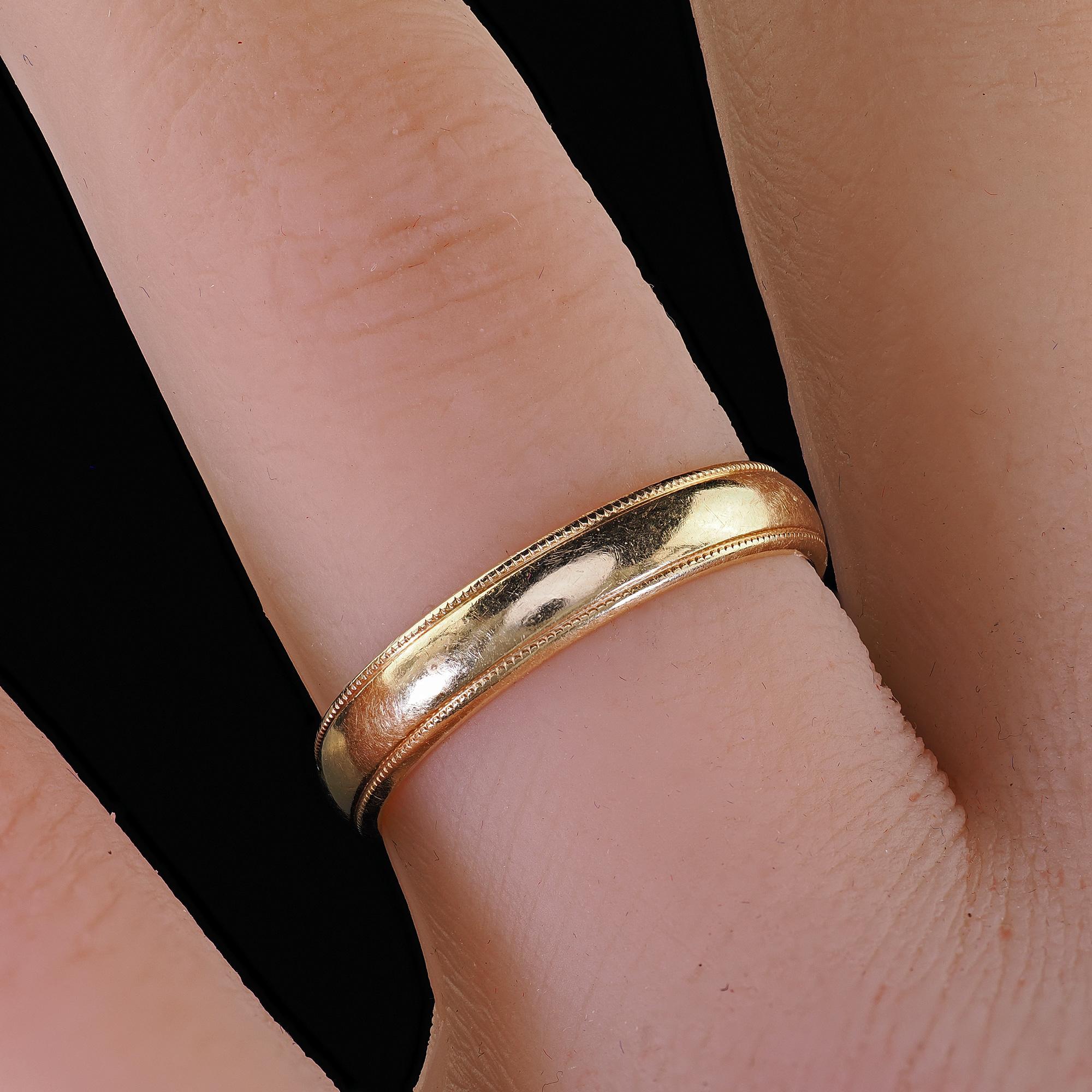 Antike Art Deco 14K Gelbgold Art Carved Hochzeit Band - Größe 7 1/4 im Angebot 2