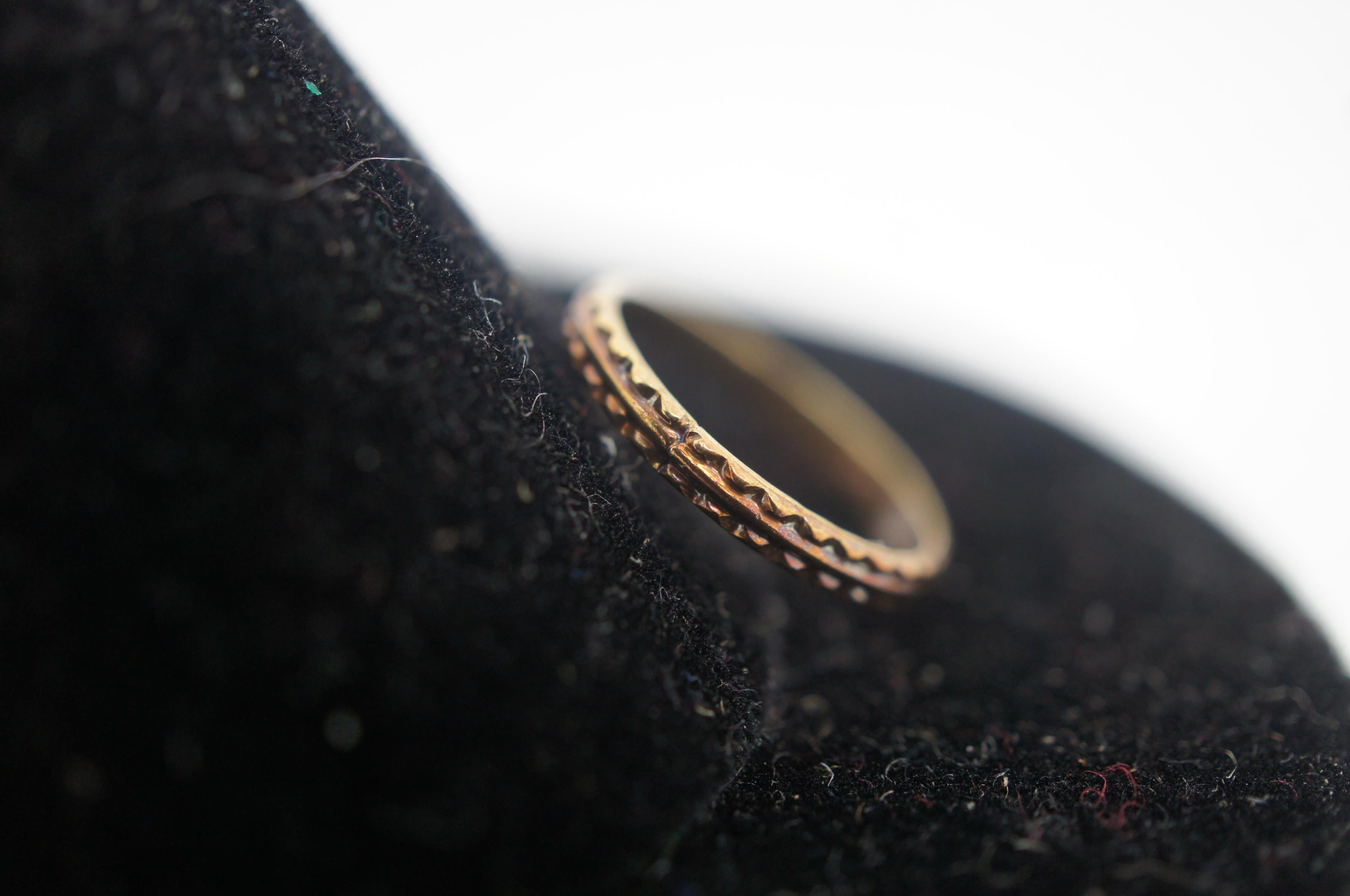 Tiny antique 14K gold baby sized ring with a sawtooth pattern divided by a ridge.

Size 0.5 / 0.5 g