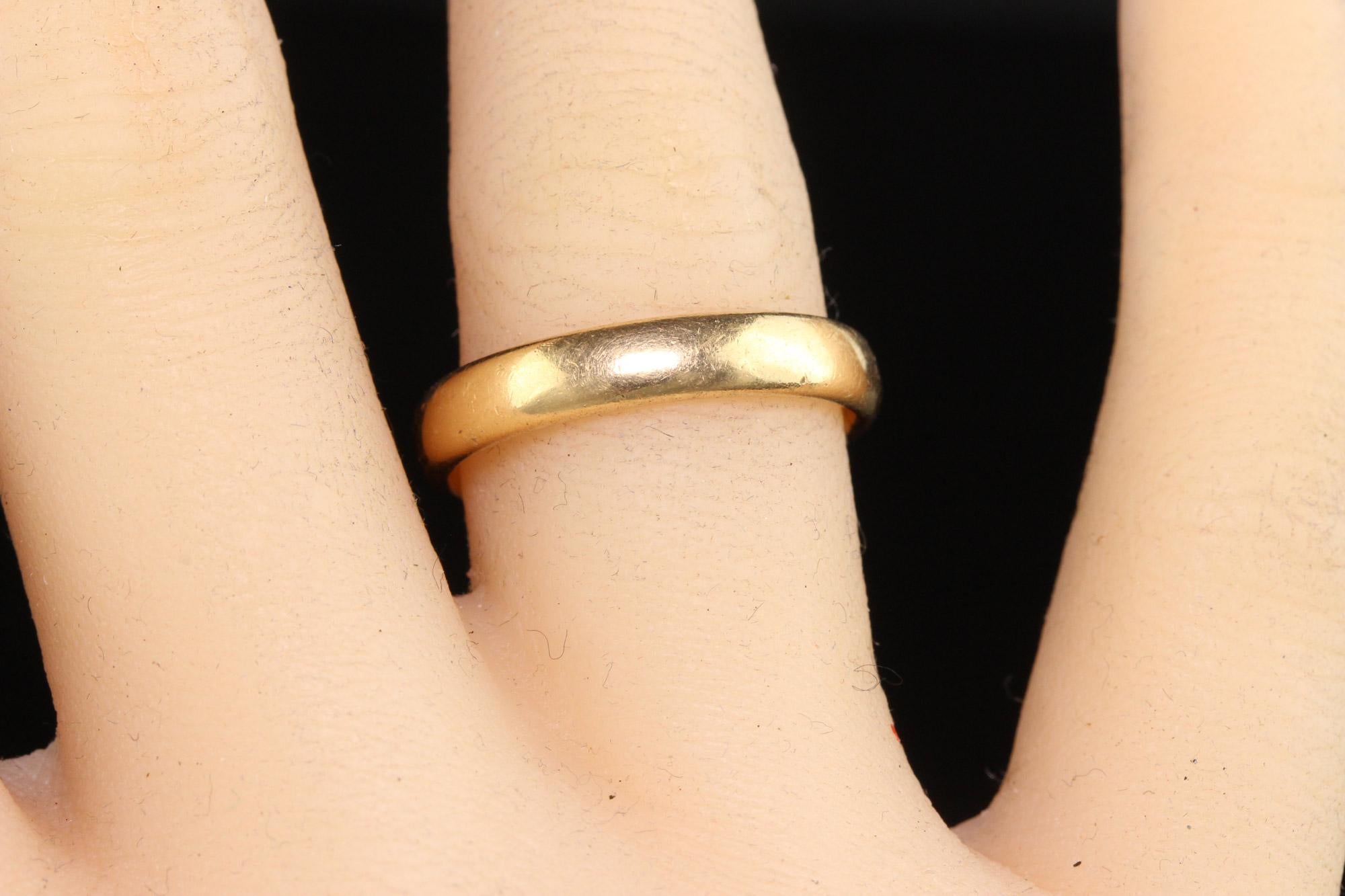 Antique Art Deco 14K Yellow Gold Classic Plain Wedding Band - Size 8 1/4 In Good Condition For Sale In Great Neck, NY
