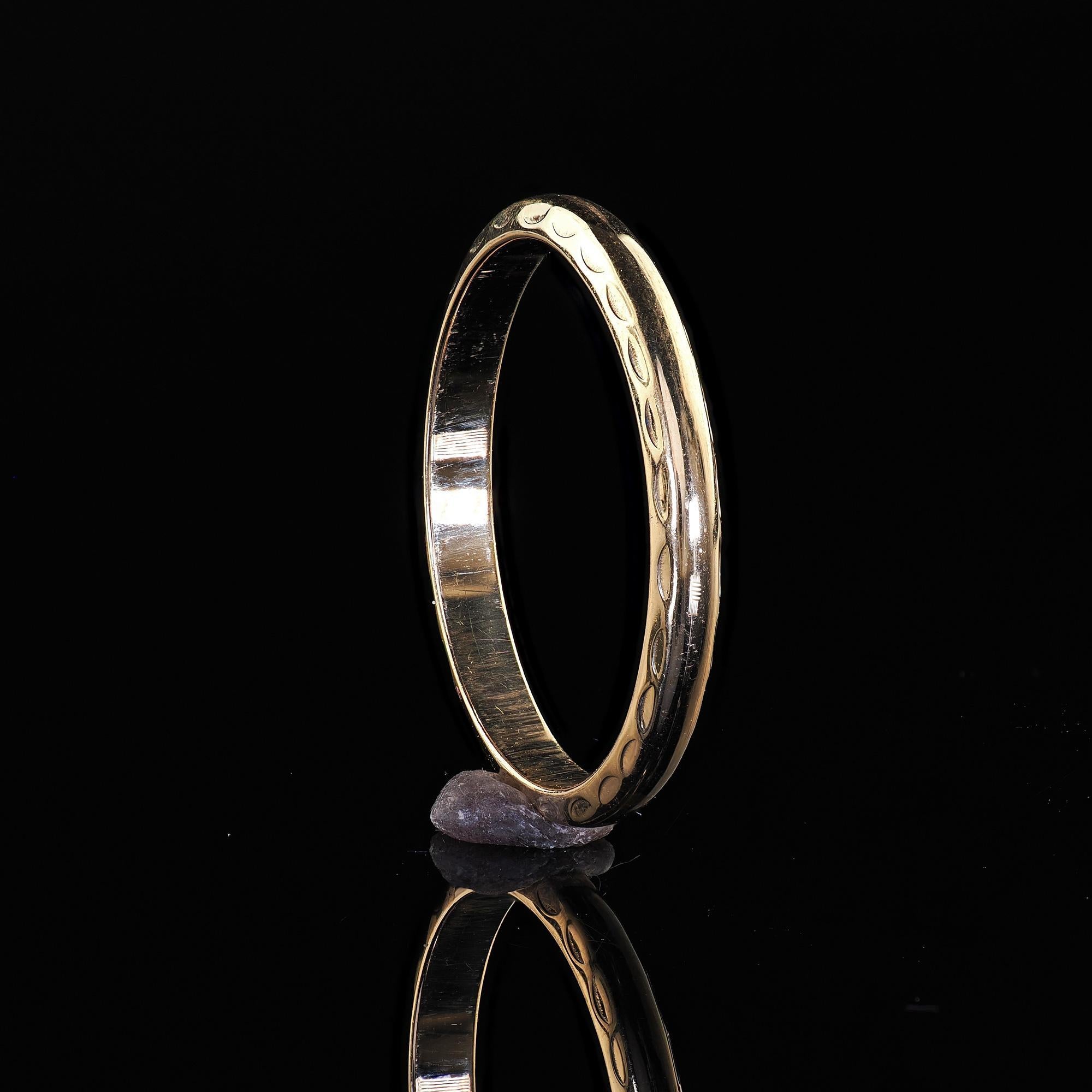 Antique Art Deco 14K Yellow Gold Engraved Classic Wedding Band - Size 6 For Sale 2