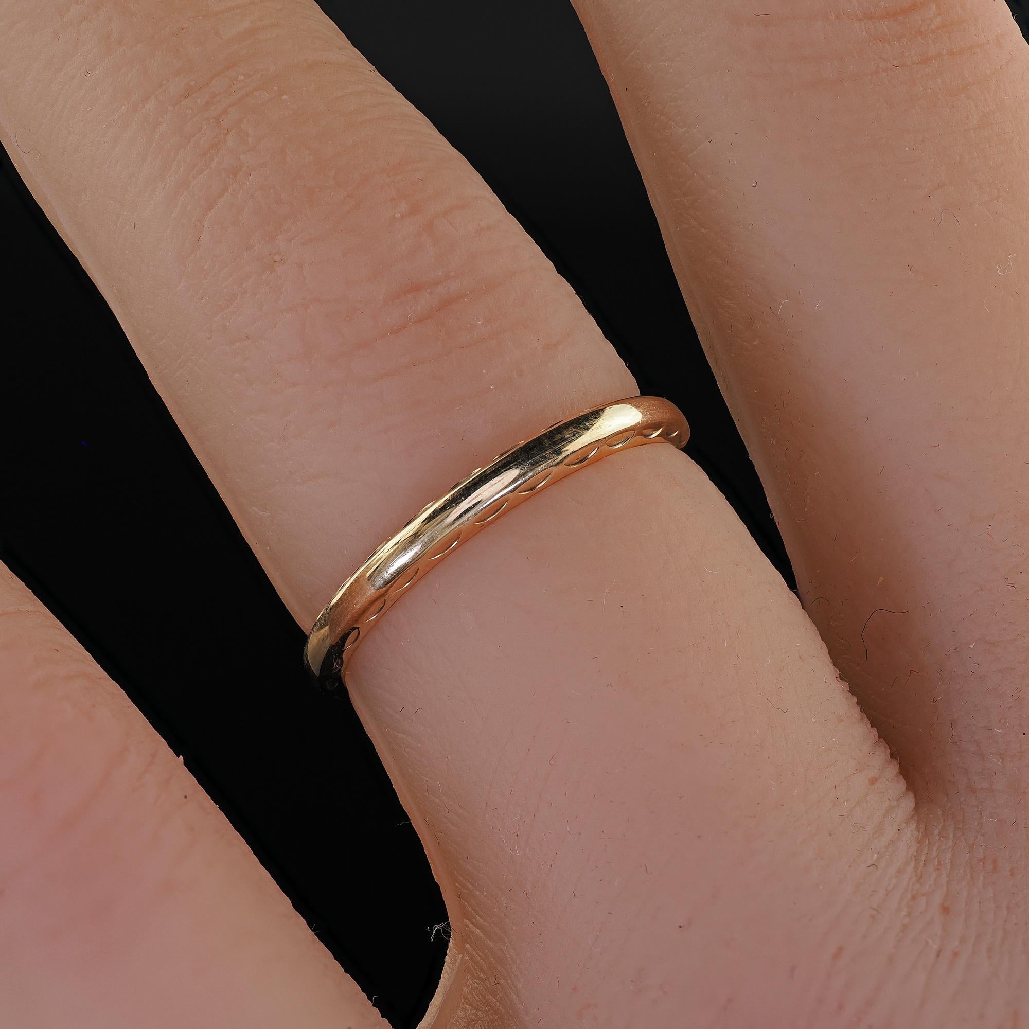 Antique Art Deco 14K Yellow Gold Engraved Classic Wedding Band - Size 6 For Sale 3