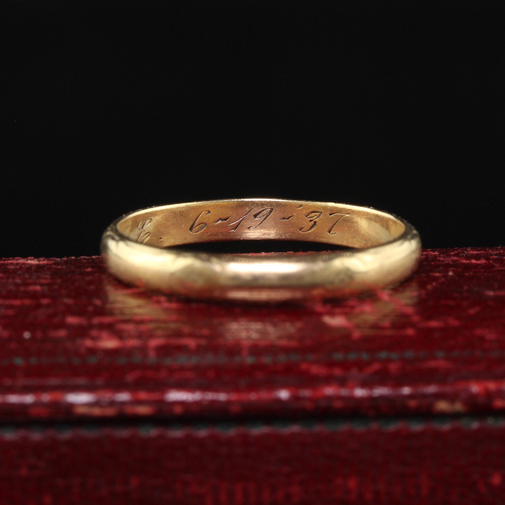 Women's Antique Art Deco 14K Yellow Gold Engraved Wedding Band - Size 10 For Sale
