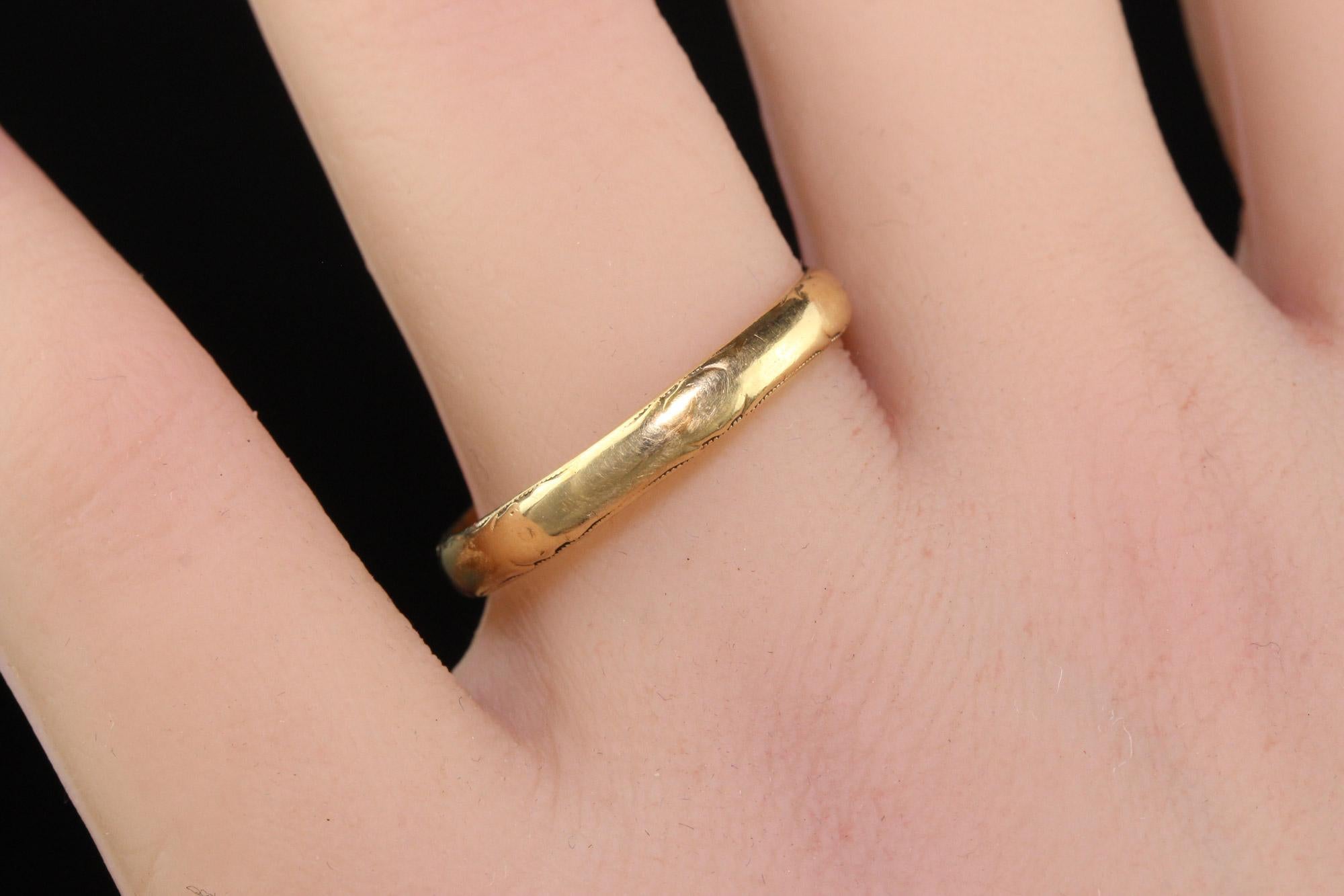 Antique Art Deco 14K Yellow Gold Engraved Wedding Band - Size 10 For Sale 5
