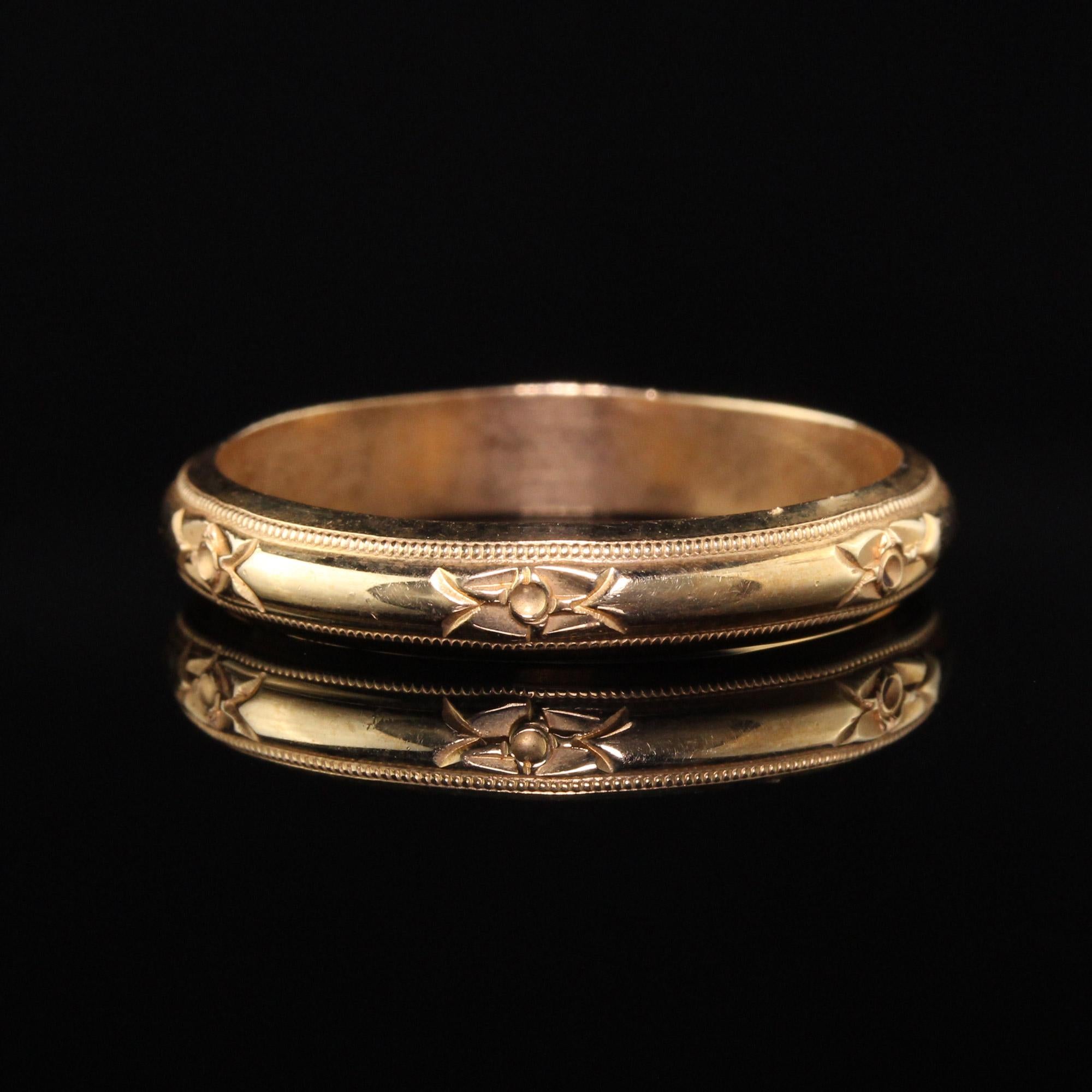 Antique Art Deco 14 Karat Yellow Gold Engraved Wedding Band In Excellent Condition In Great Neck, NY