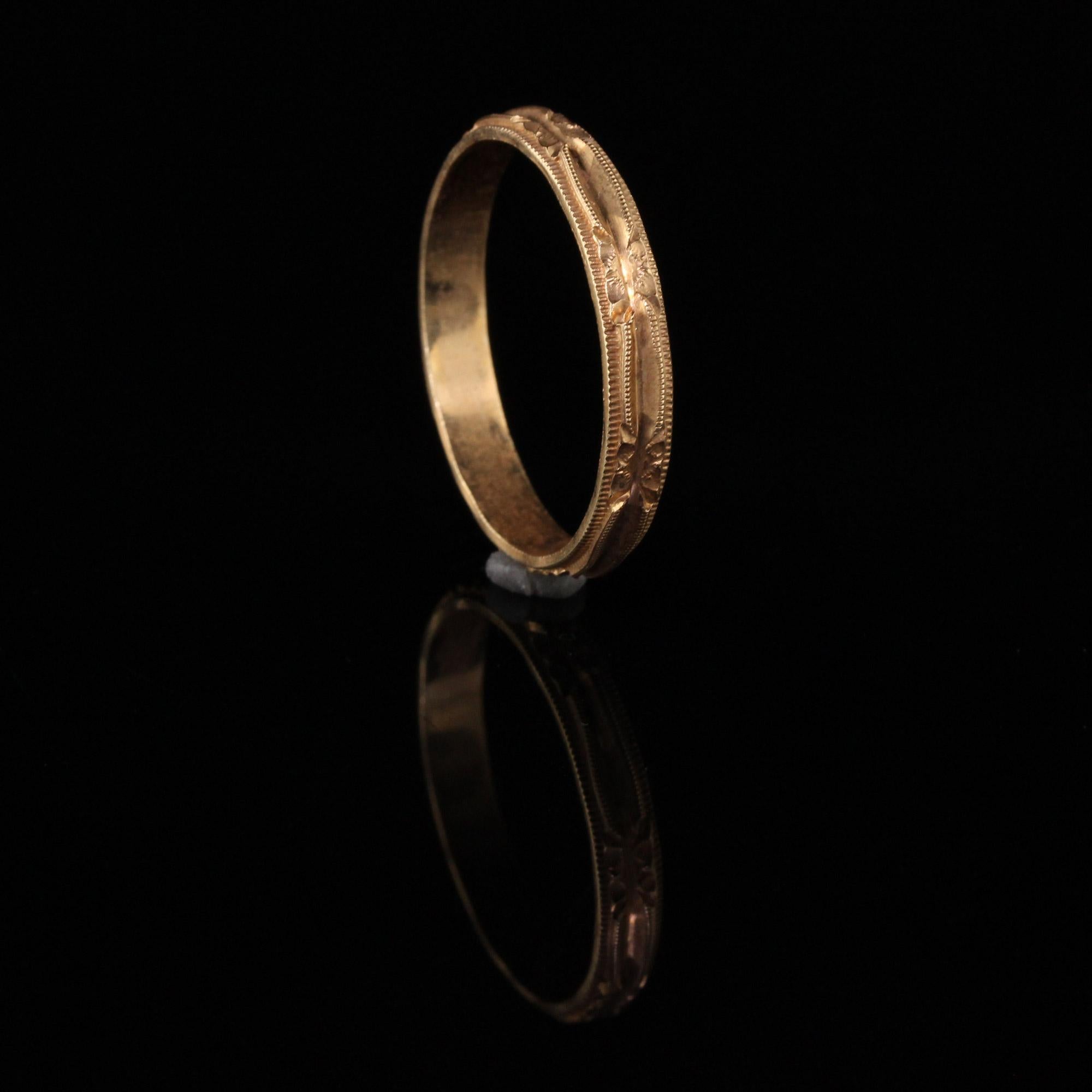 Antique Art Deco 14 Karat Yellow Gold Engraved Wedding Band In Excellent Condition For Sale In Great Neck, NY