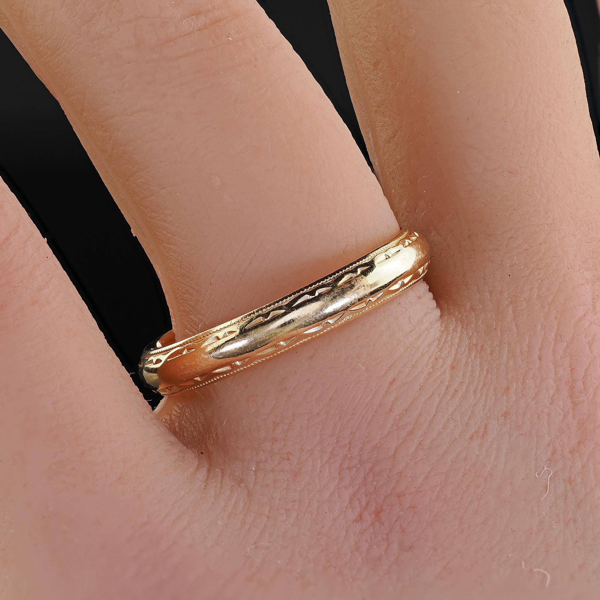 Antike Art Deco 14K Gelbgold graviert Hochzeit Band - Größe 11 im Angebot 2