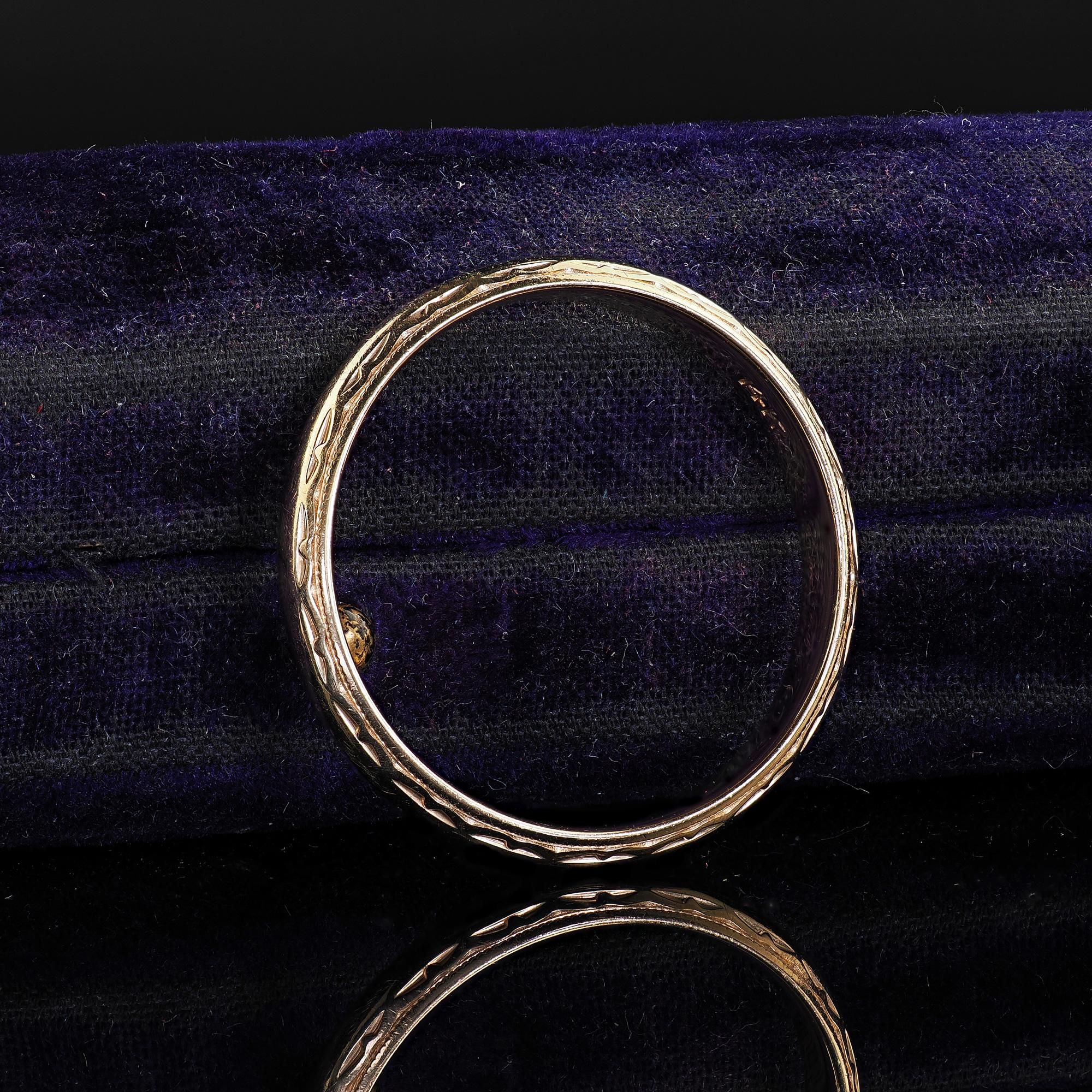 Antike Art Deco 14K Gelbgold graviert Hochzeit Band - Größe 11 im Angebot 3
