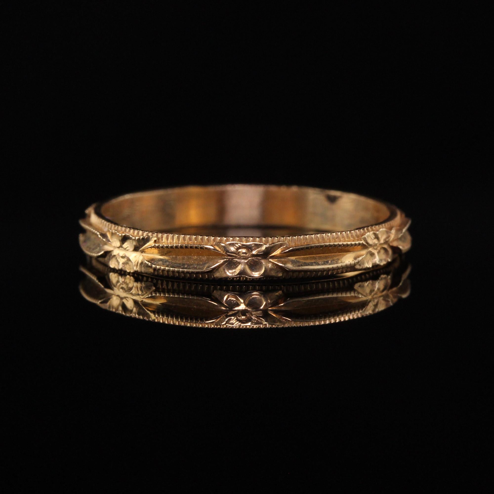 Antique Art Deco 14 Karat Yellow Gold Engraved Wedding Band In Excellent Condition In Great Neck, NY