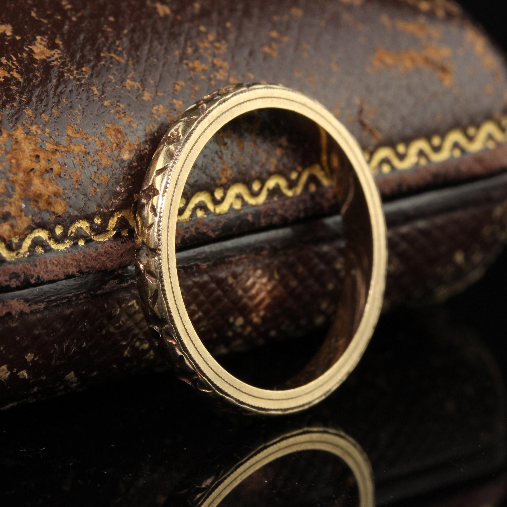 Antique Art Deco 14K Yellow Gold Engraved Wedding Band - Size 6 In Good Condition For Sale In Great Neck, NY