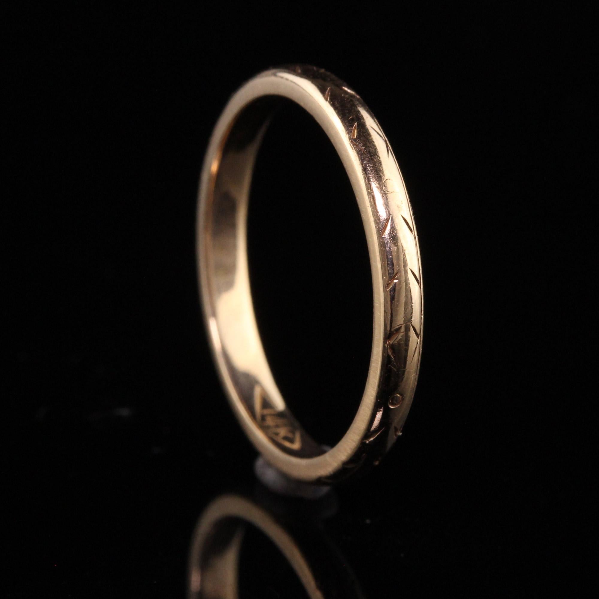 Antique Art Deco 14K Yellow Gold Engraved Wedding Band In Good Condition For Sale In Great Neck, NY