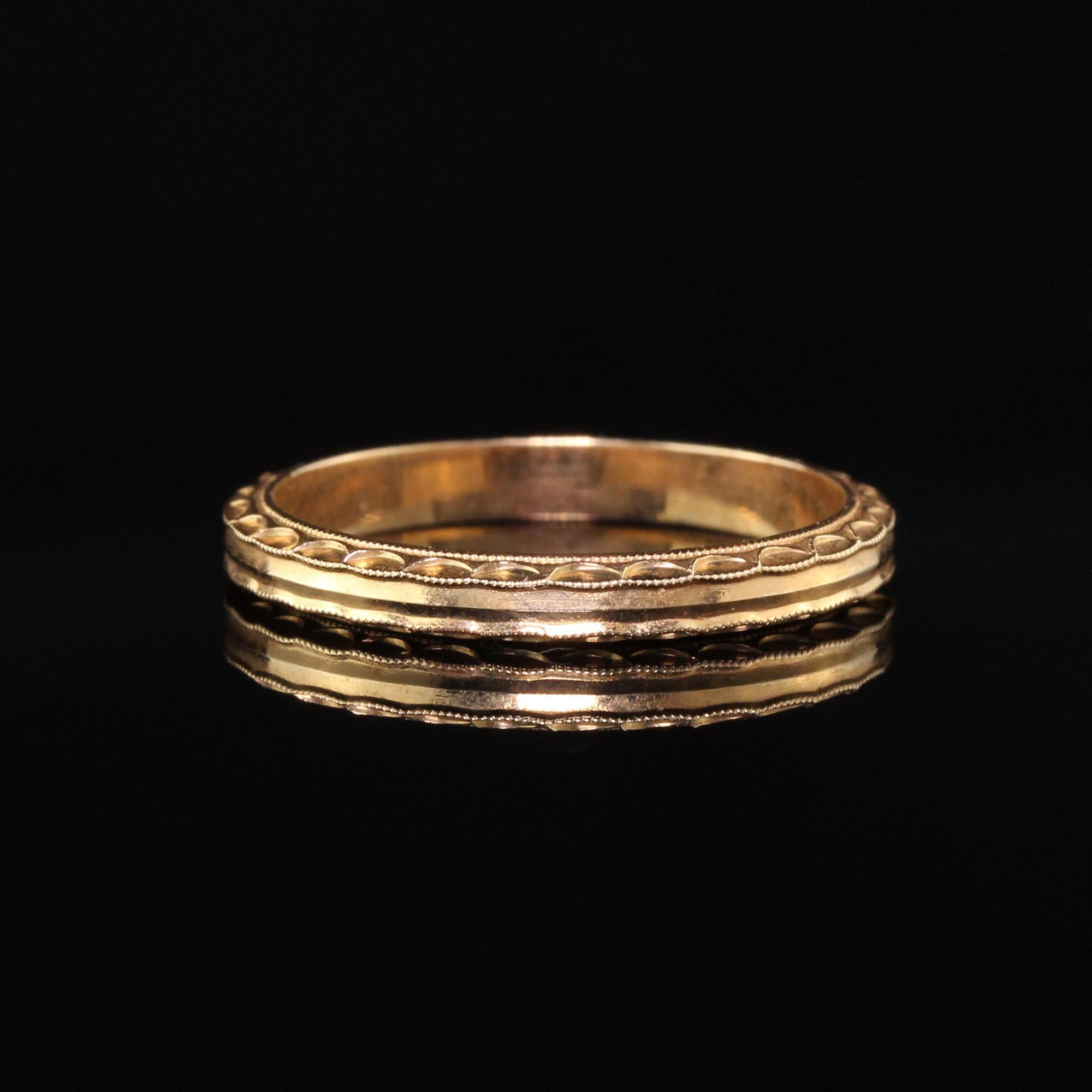 Antique Art Deco 14 Karat Yellow Gold Engraved Wedding Band In Excellent Condition In Great Neck, NY