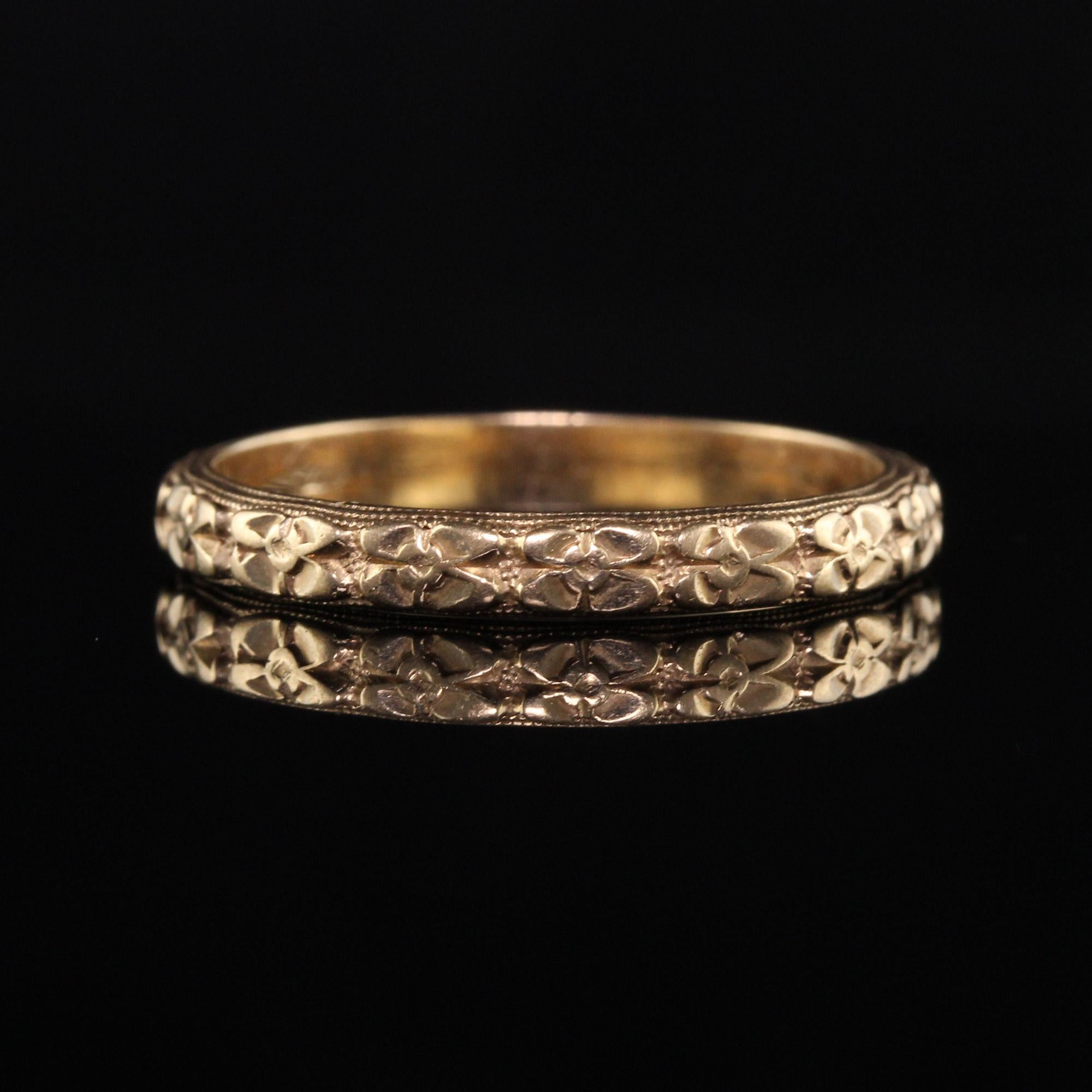 Antique Art Deco 14K Yellow Gold Engraved Wedding Band In Excellent Condition In Great Neck, NY