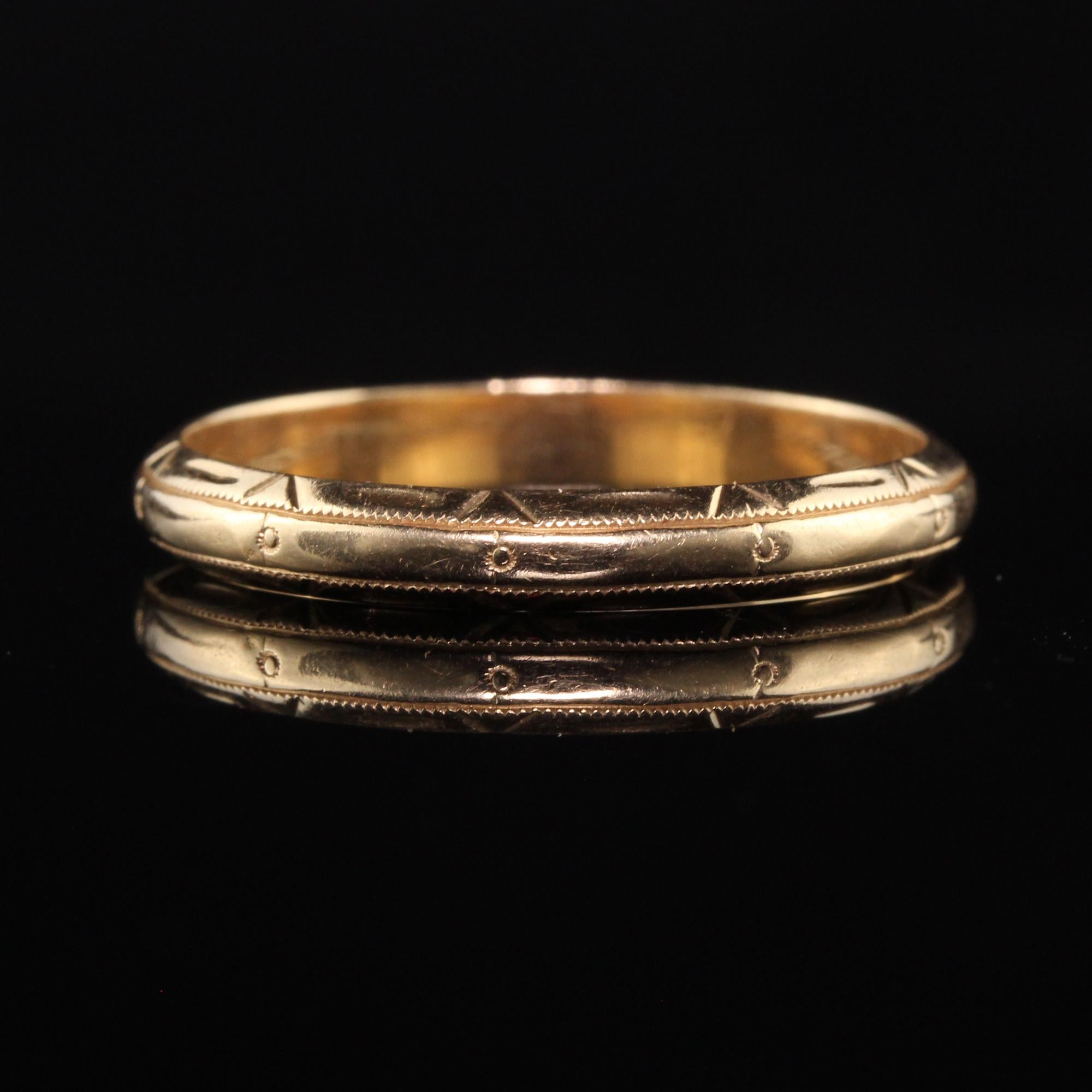 Antique Art Deco 14K Yellow Gold Engraved Wedding Band In Good Condition For Sale In Great Neck, NY