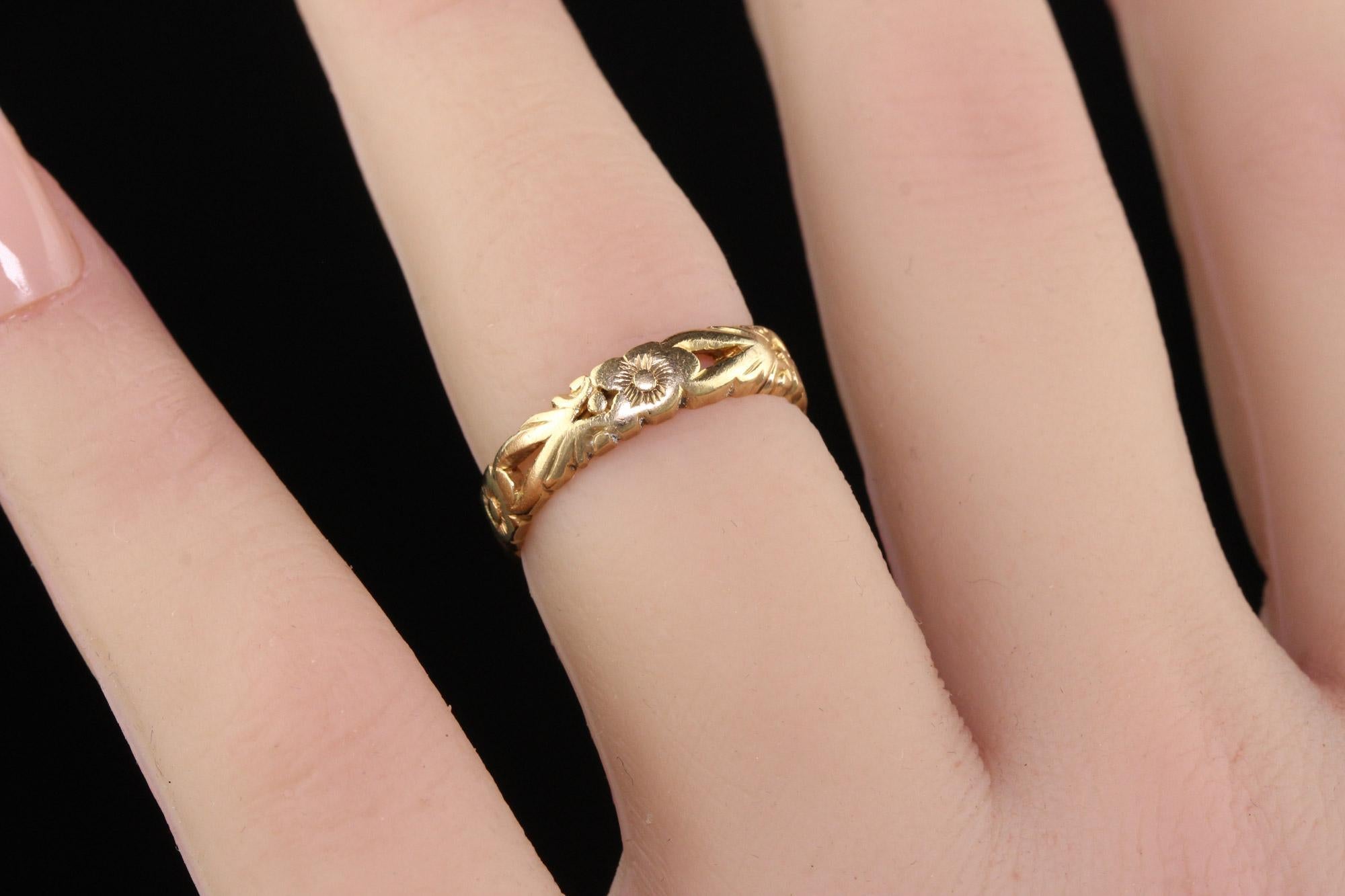 Antique Art Deco 14K Yellow Gold Floral Engraved Wedding Band - Size 5 4