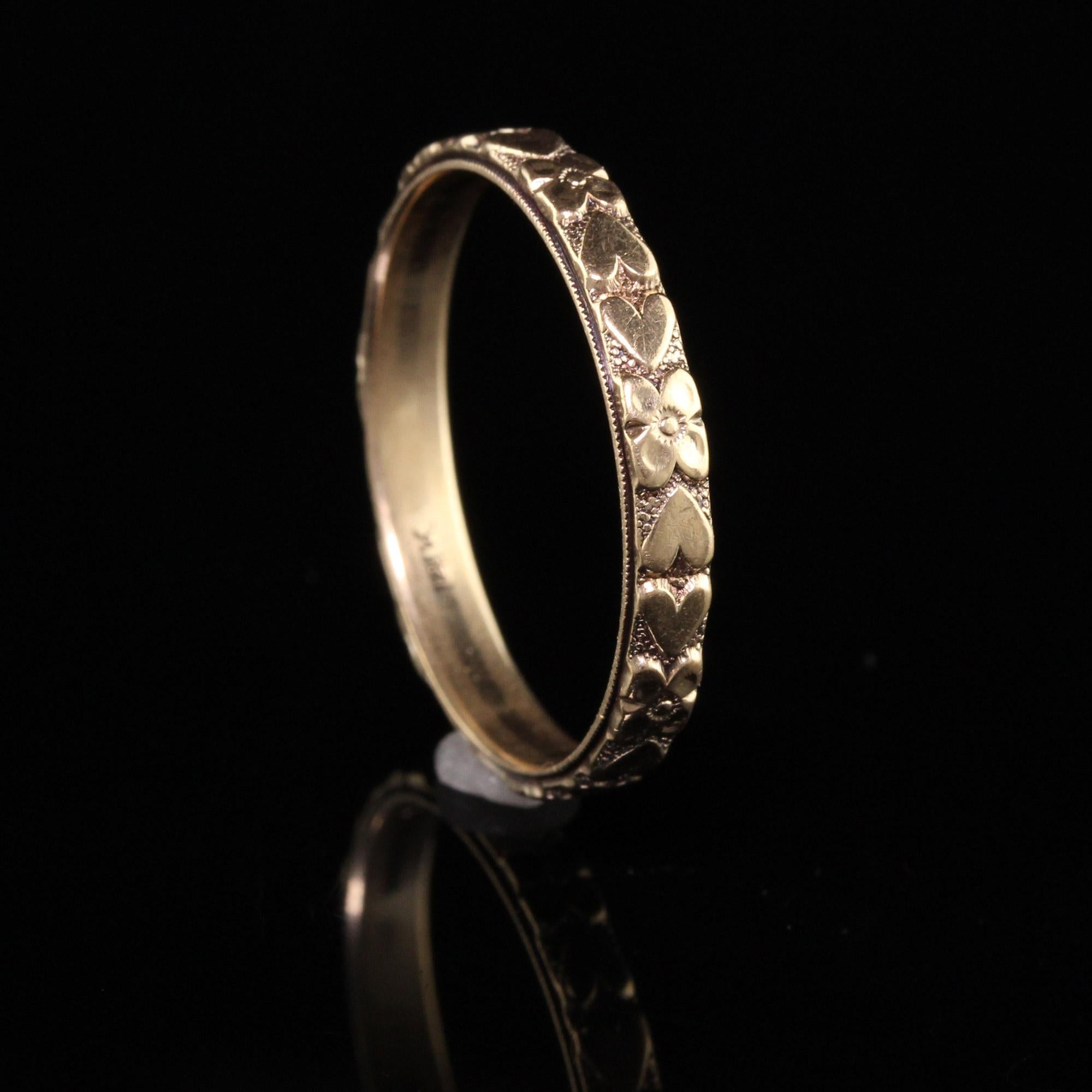 Antiker Art Deco 14K Gelbgold Herz gravierter Ehering im Zustand „Gut“ in Great Neck, NY